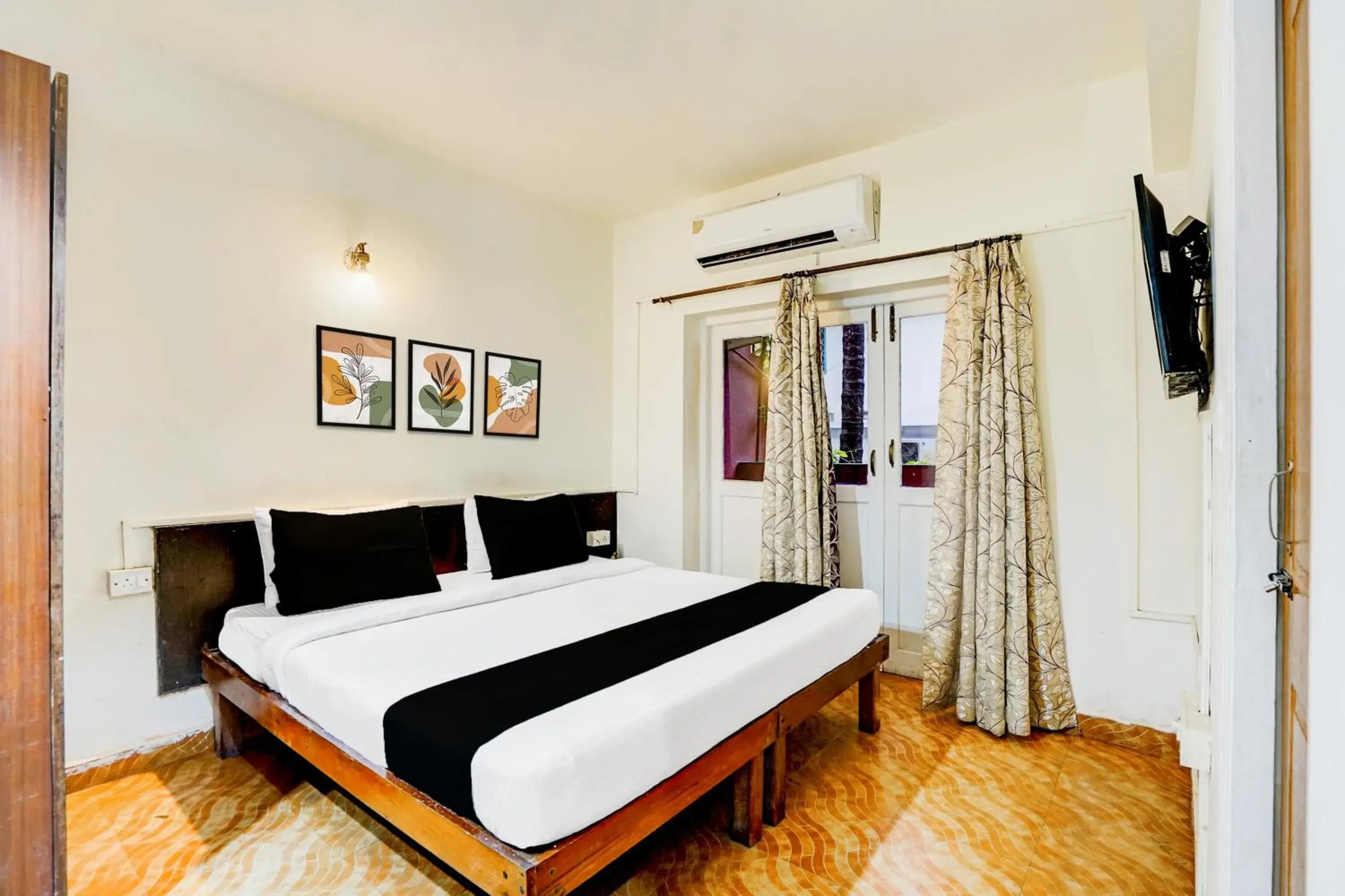 Triple Room with Balcony - single occupancy in Super Collection O Holiday Street Calangute Formerly Shruti Resort Triple Room with Balcony - single occupancy in Super Collection O Holiday Street Calangute Formerly Shruti Resort