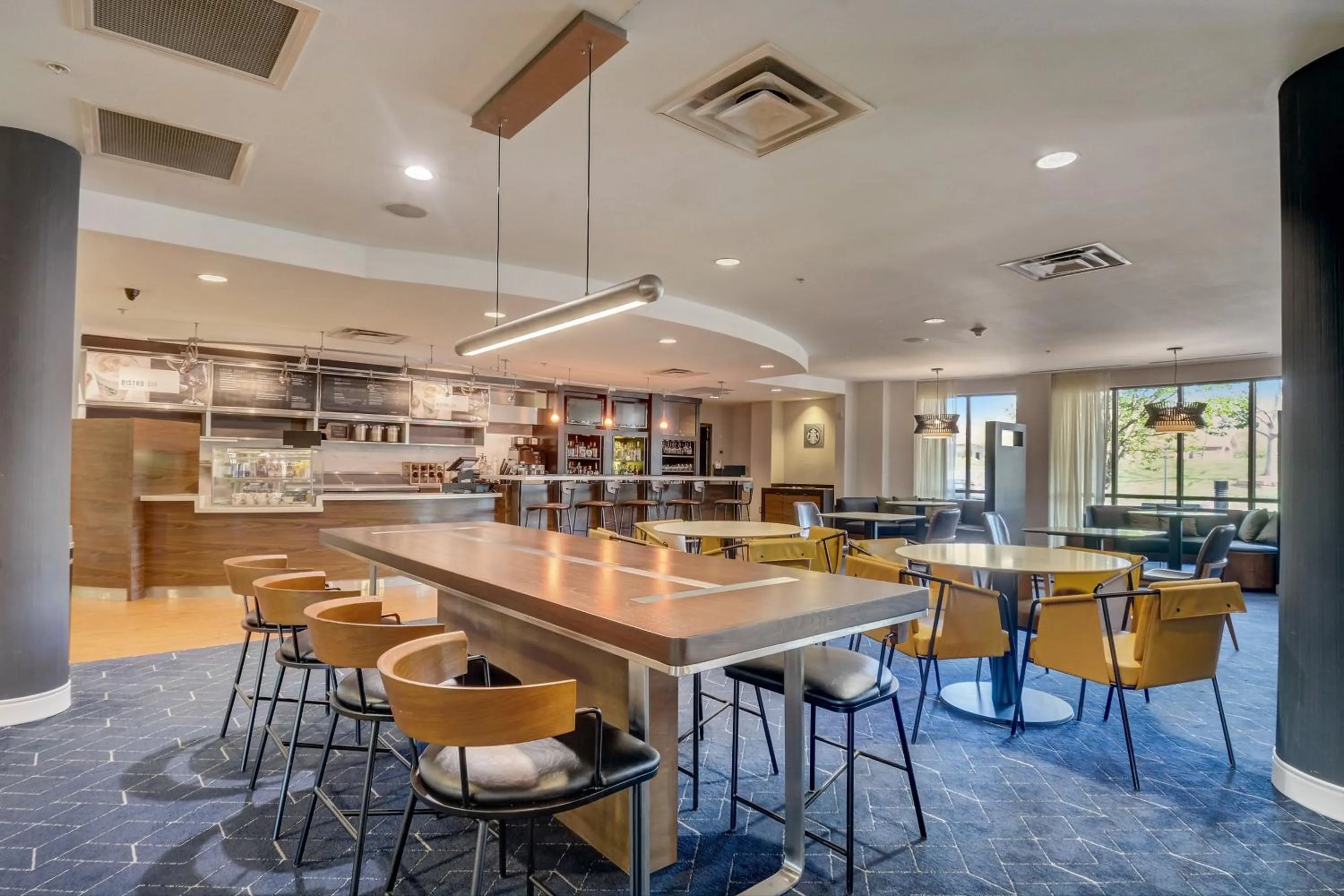 Restaurant/places to eat in Courtyard Cincinnati North at Union Centre