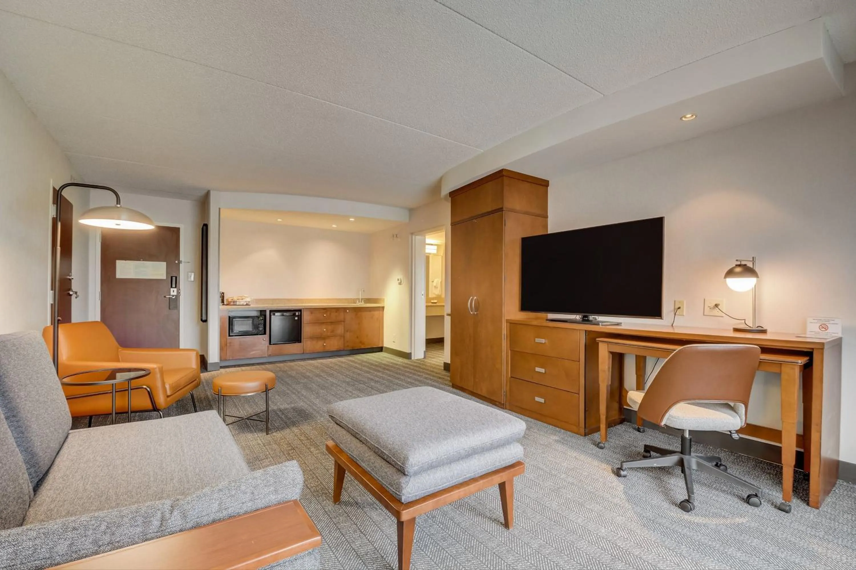 Bedroom in Courtyard Cincinnati North at Union Centre