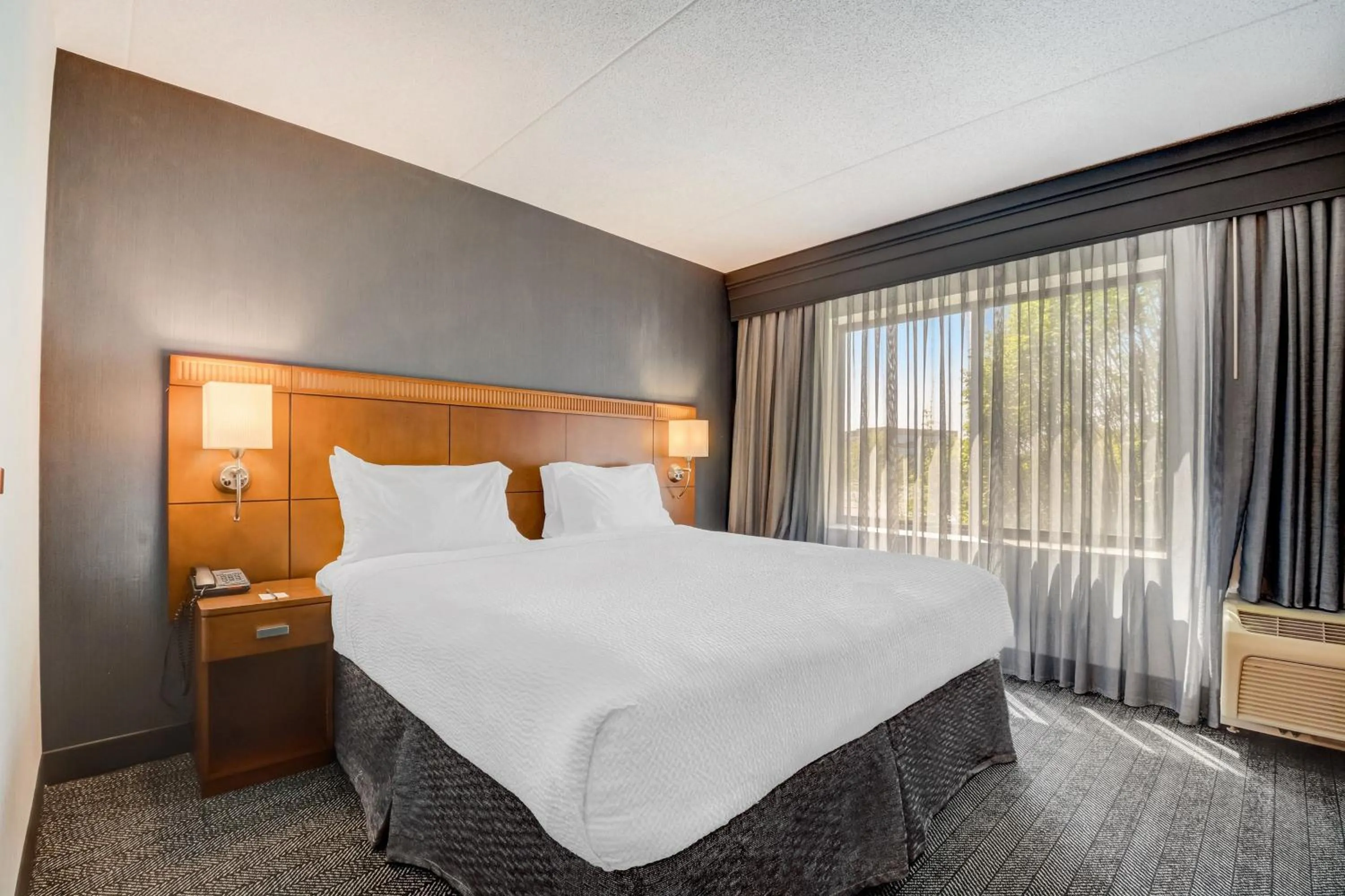 Bedroom, Bed in Courtyard Cincinnati North at Union Centre