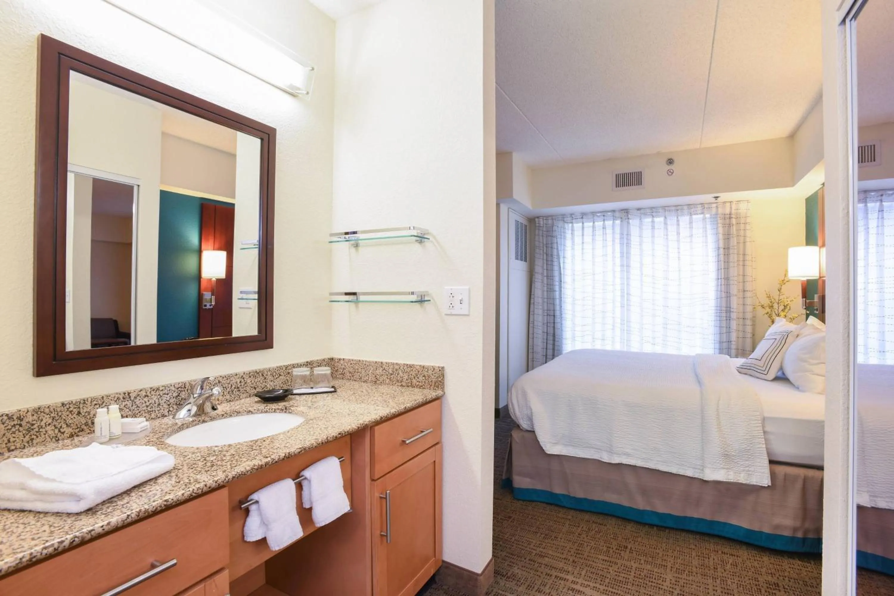 Bathroom, Bed in Residence Inn Cincinnati North West Chester