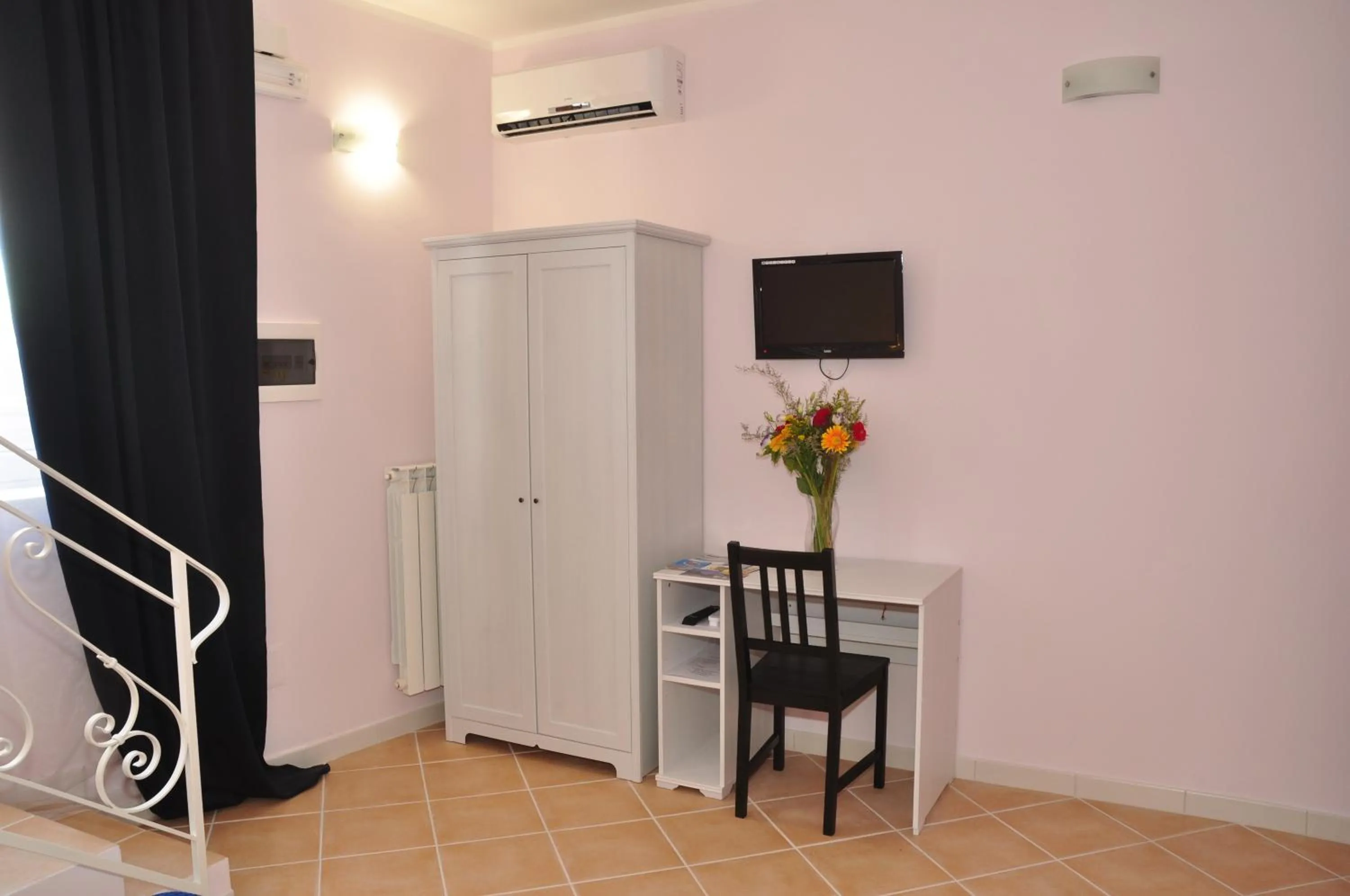 Photo of the whole room in B&B Marebello