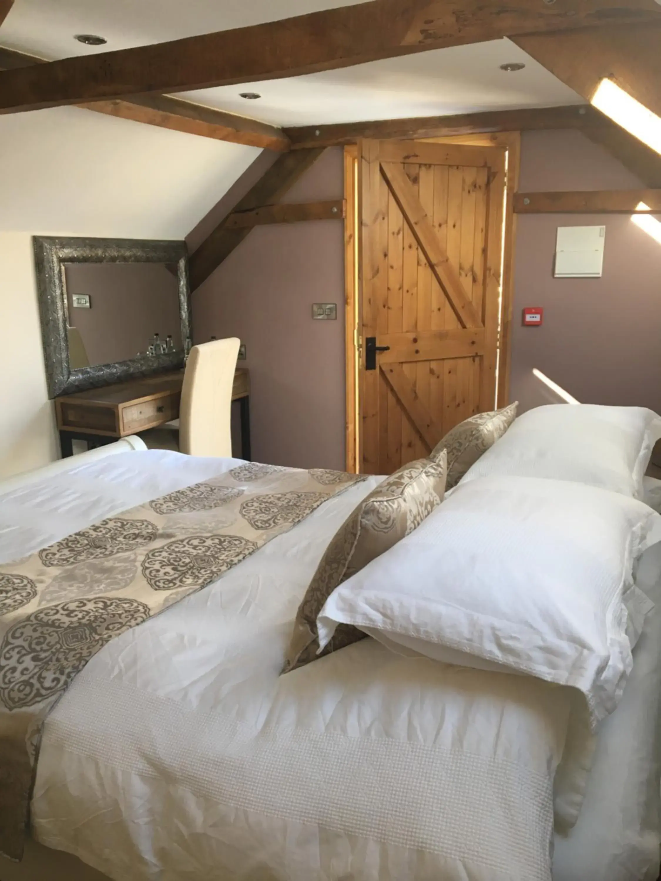 Deluxe Double Room with Shower in The Old Malt Scoop Inn Deluxe Double Room with Shower in The Old Malt Scoop Inn