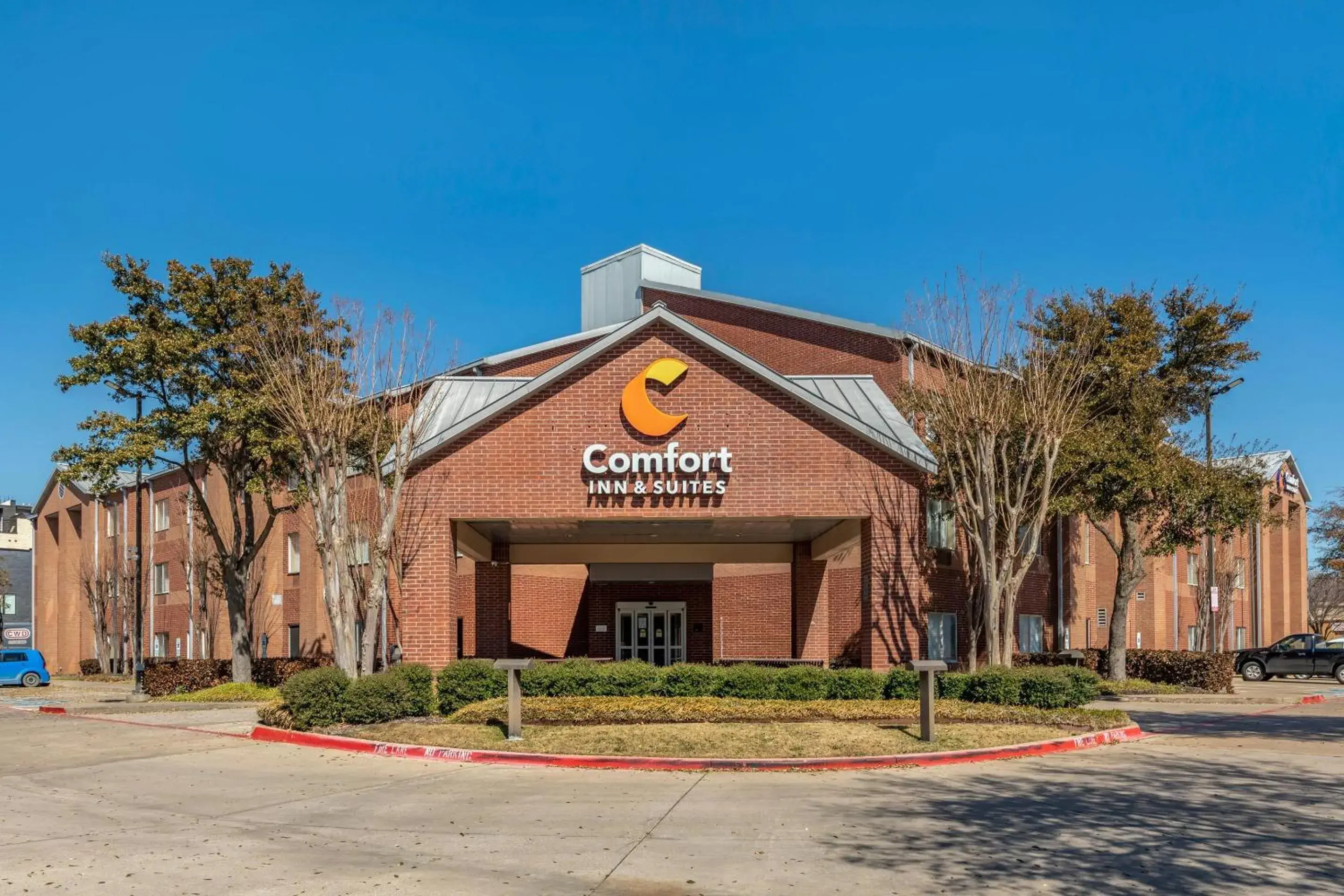 Property building in Comfort Inn & Suites North Dallas-Addison Property building in Comfort Inn & Suites North Dallas-Addison