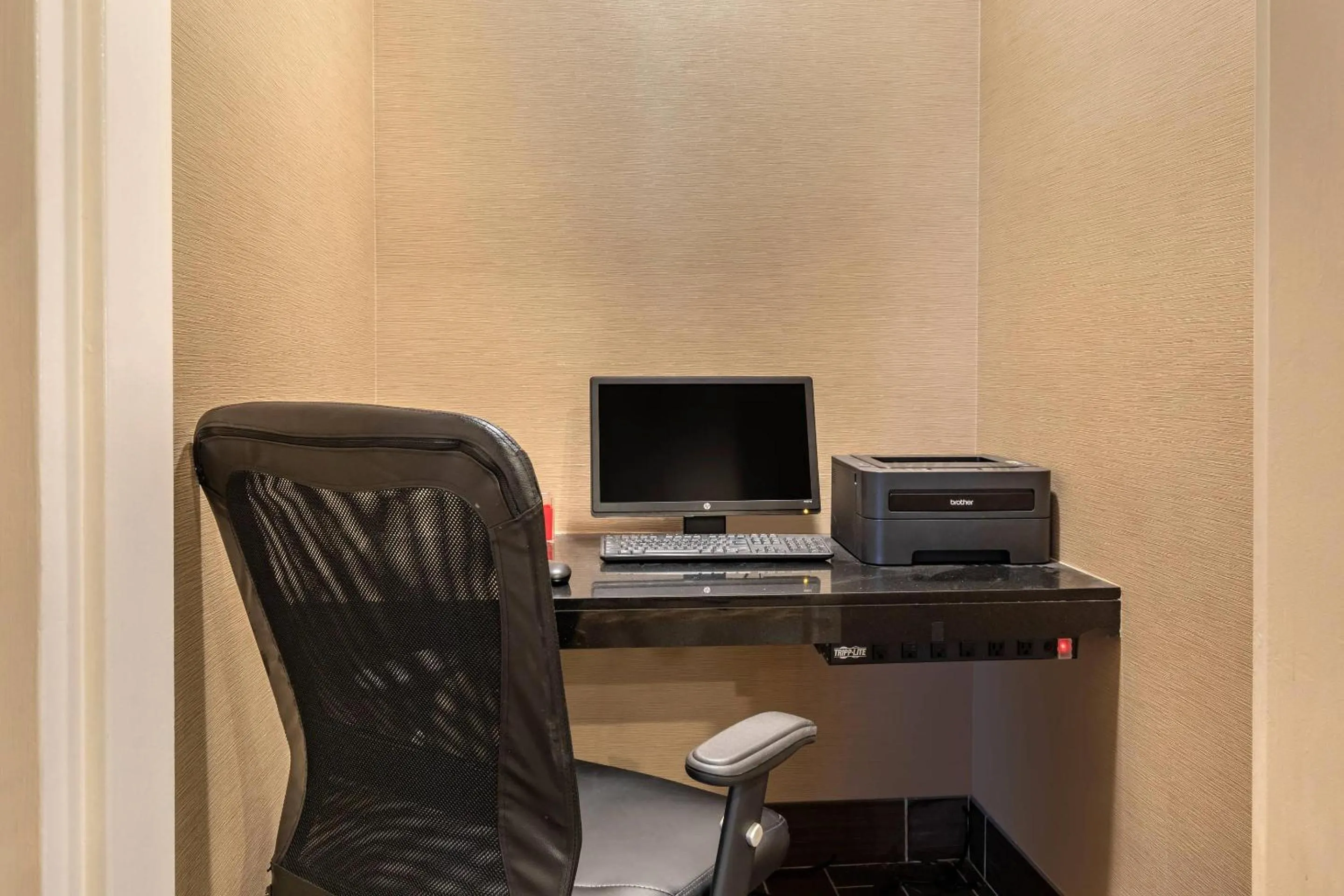 Business facilities in Comfort Inn & Suites North Dallas-Addison