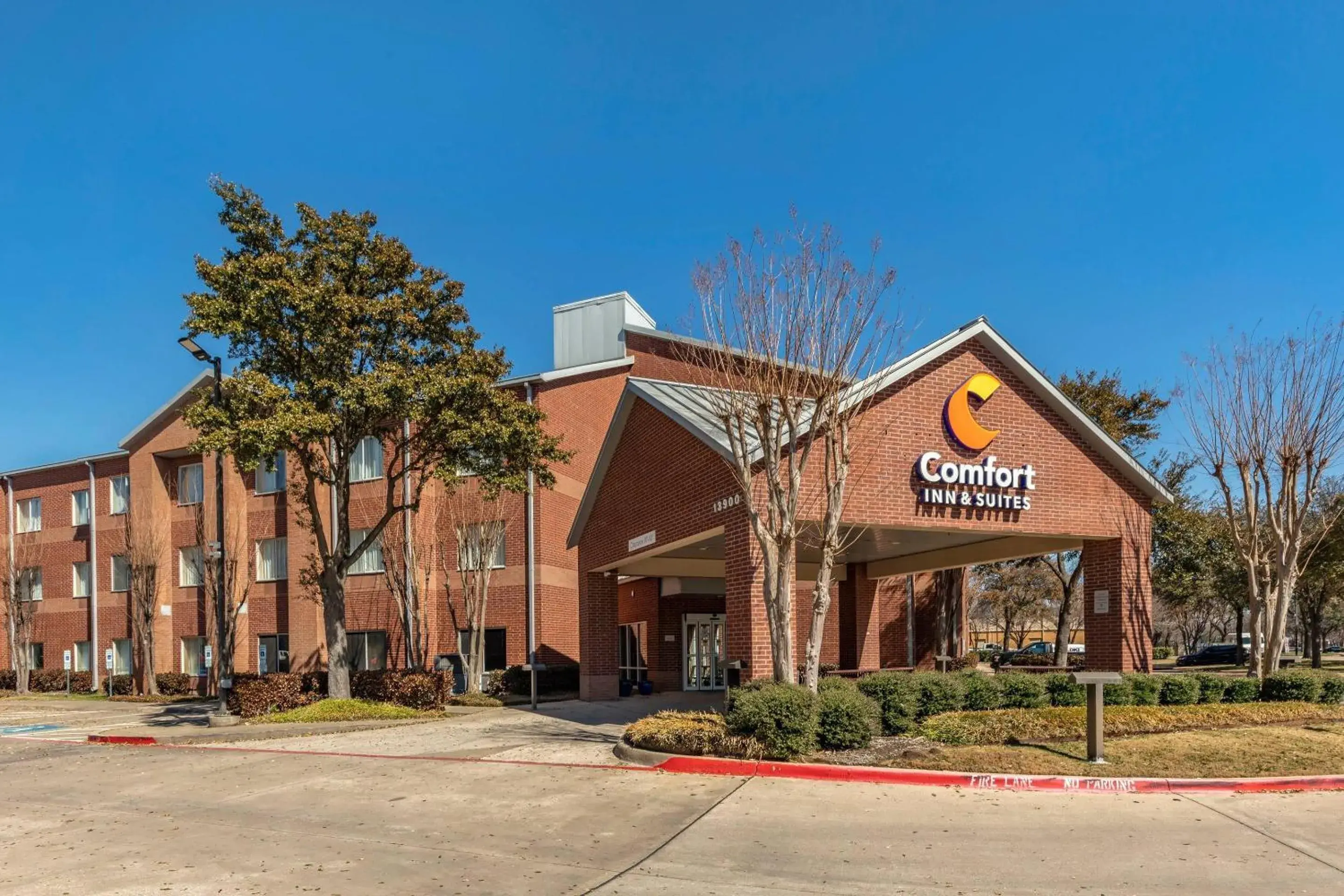 Property building in Comfort Inn & Suites North Dallas-Addison Property building in Comfort Inn & Suites North Dallas-Addison