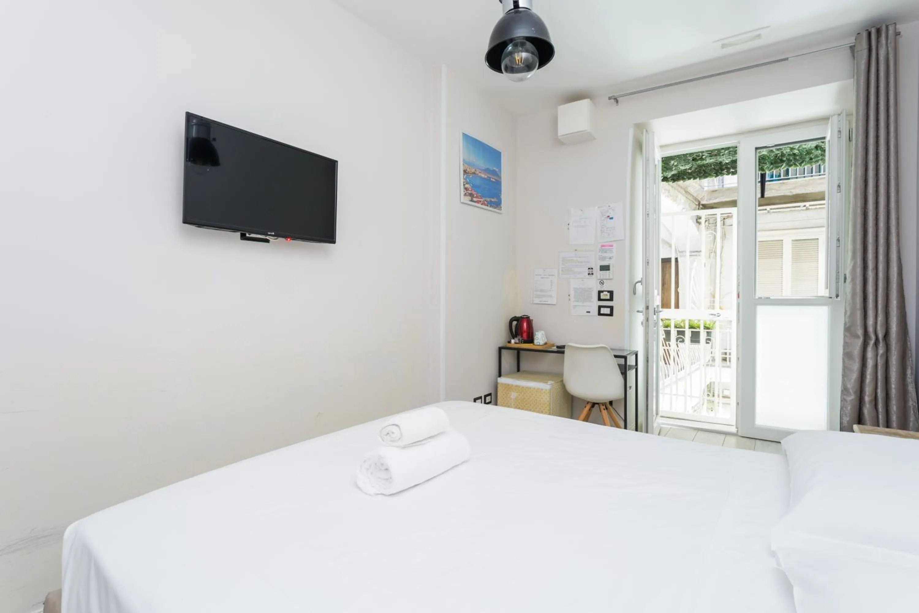 Bed in Chiaia 205 By Dimorra