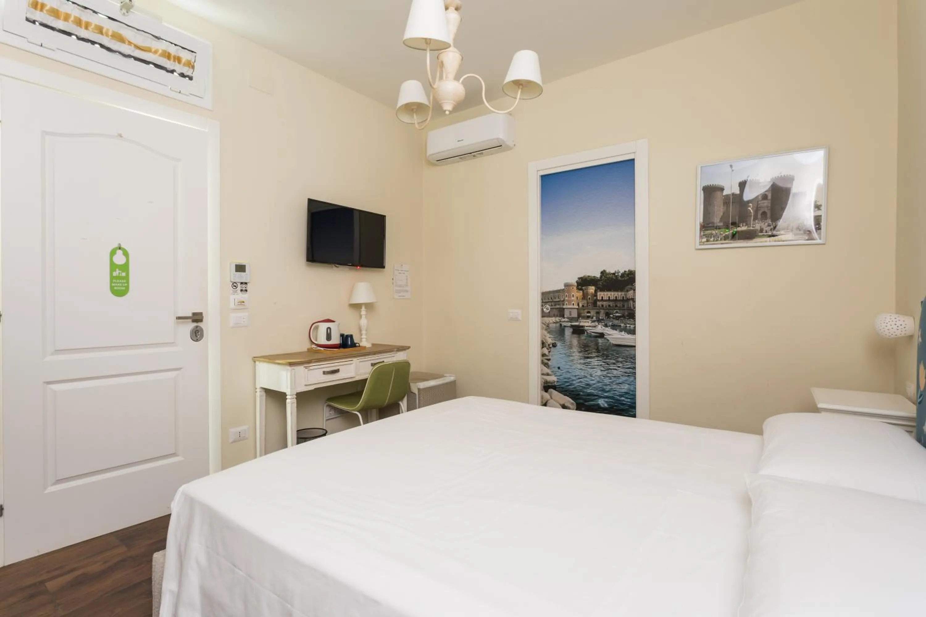 Bed in Chiaia 205 By Dimorra