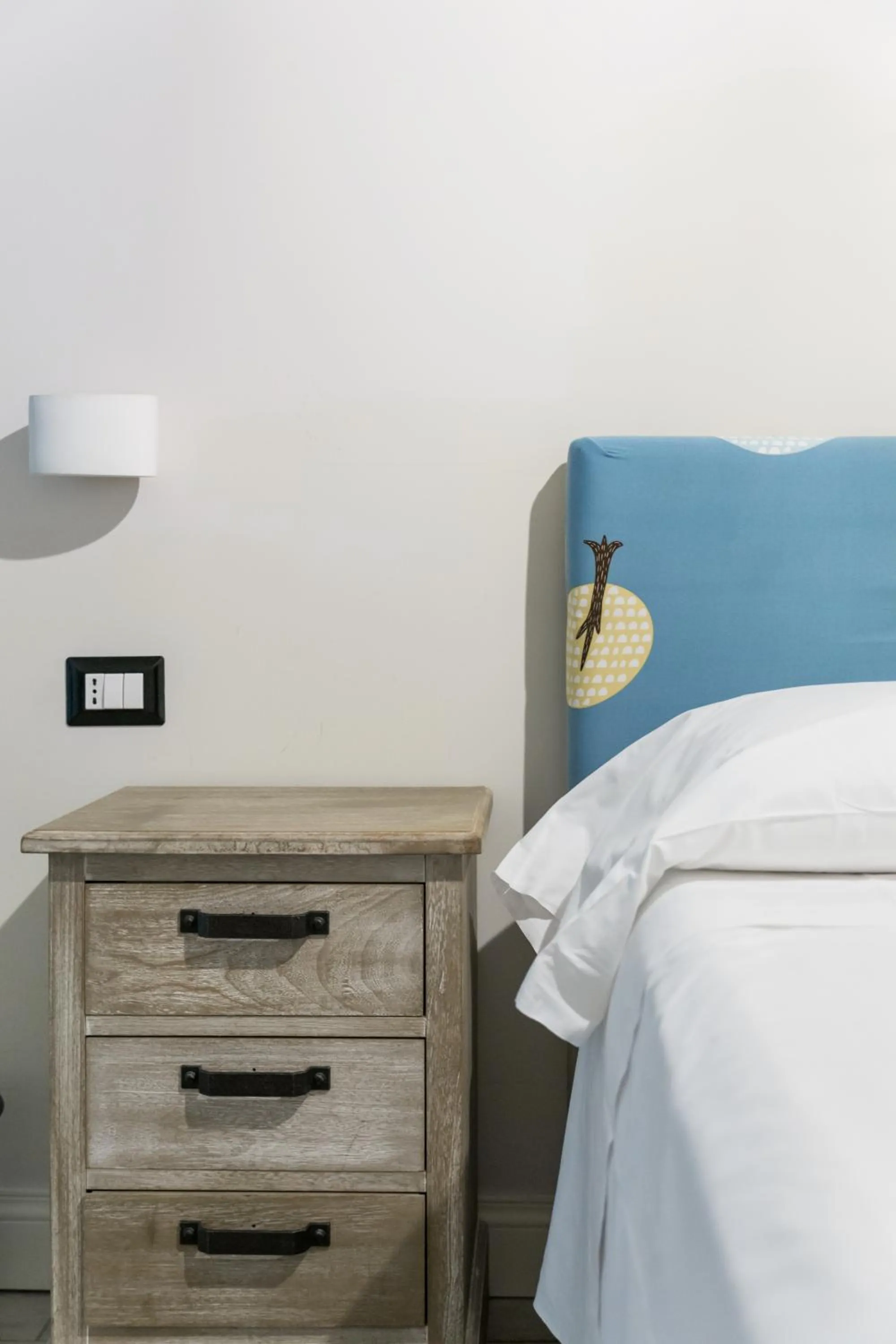 Bed in Chiaia 205 By Dimorra