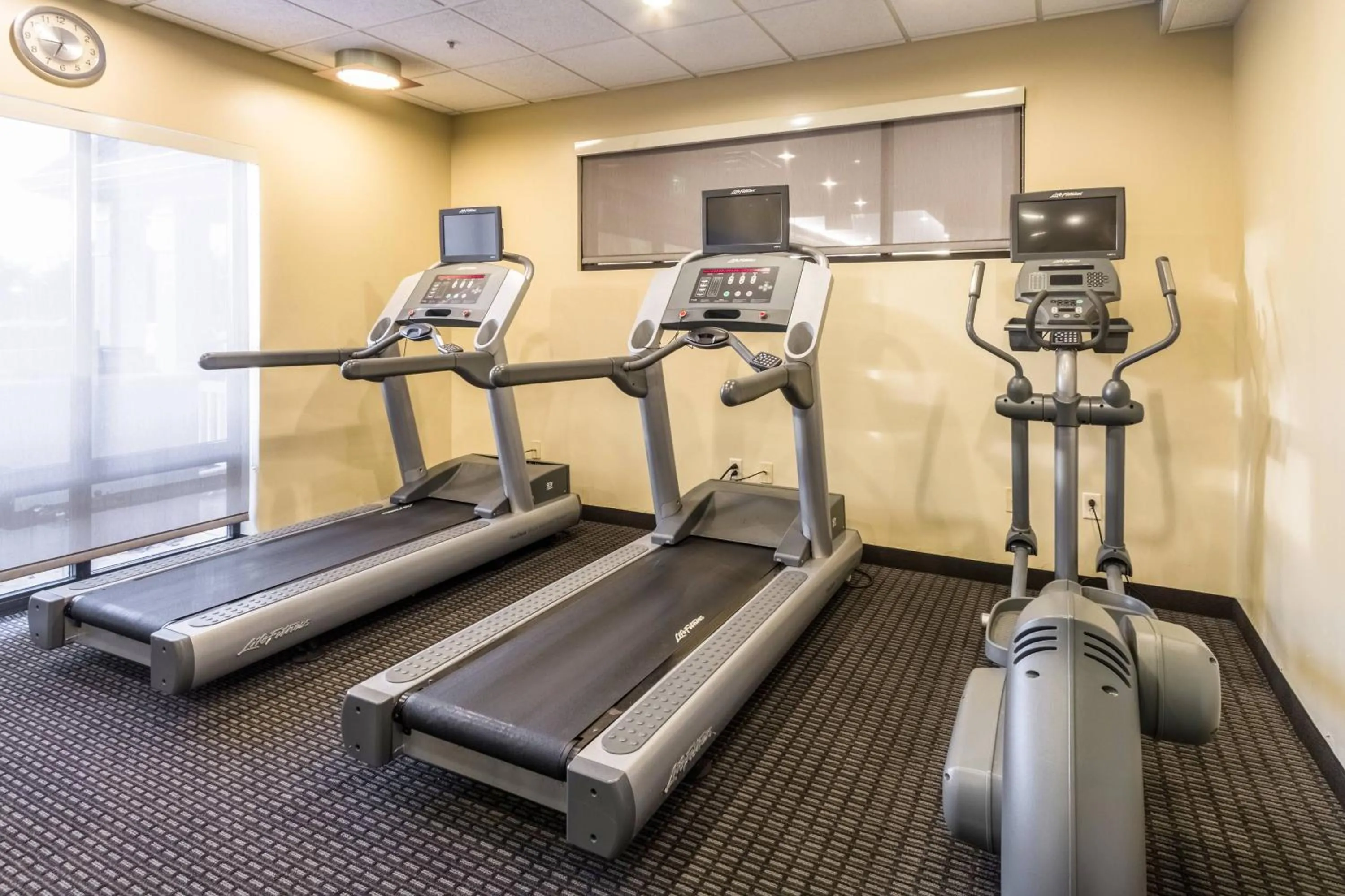 Fitness centre/facilities in TownePlace Suites Dayton North