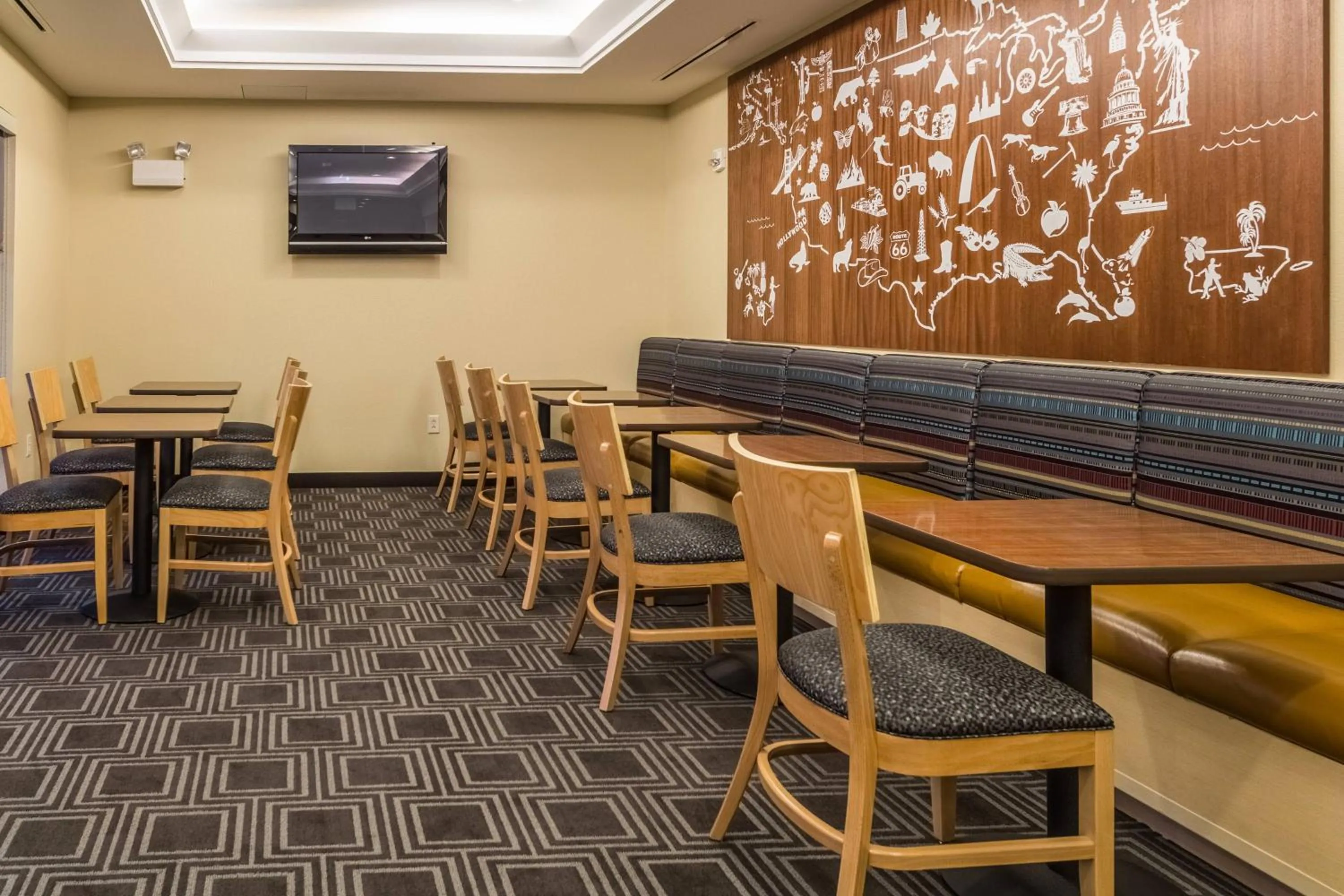 Restaurant/places to eat in TownePlace Suites Dayton North