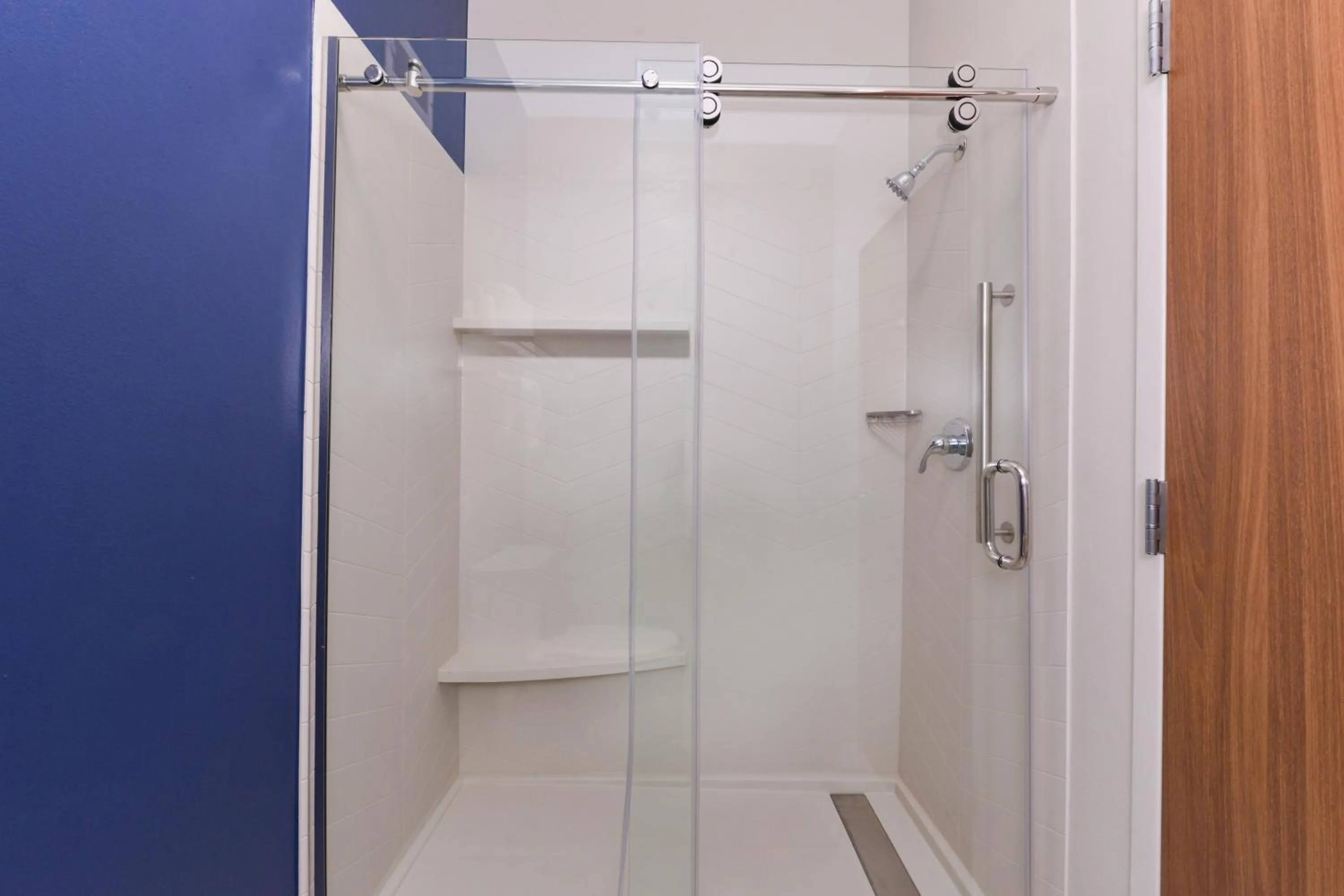 Shower in Fairfield Inn Arlington Near Six Flags