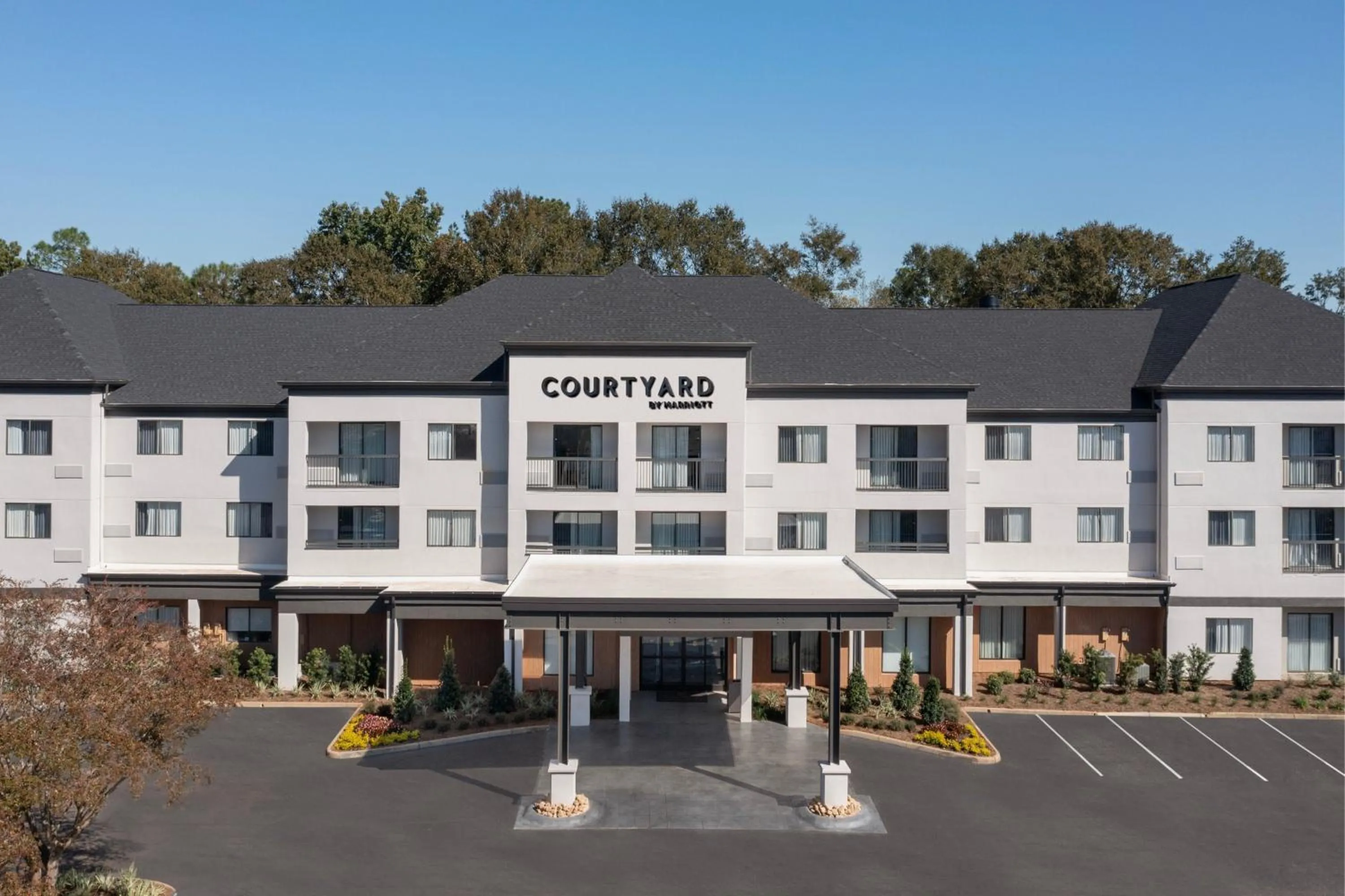Property building in Courtyard by Marriott Dothan
