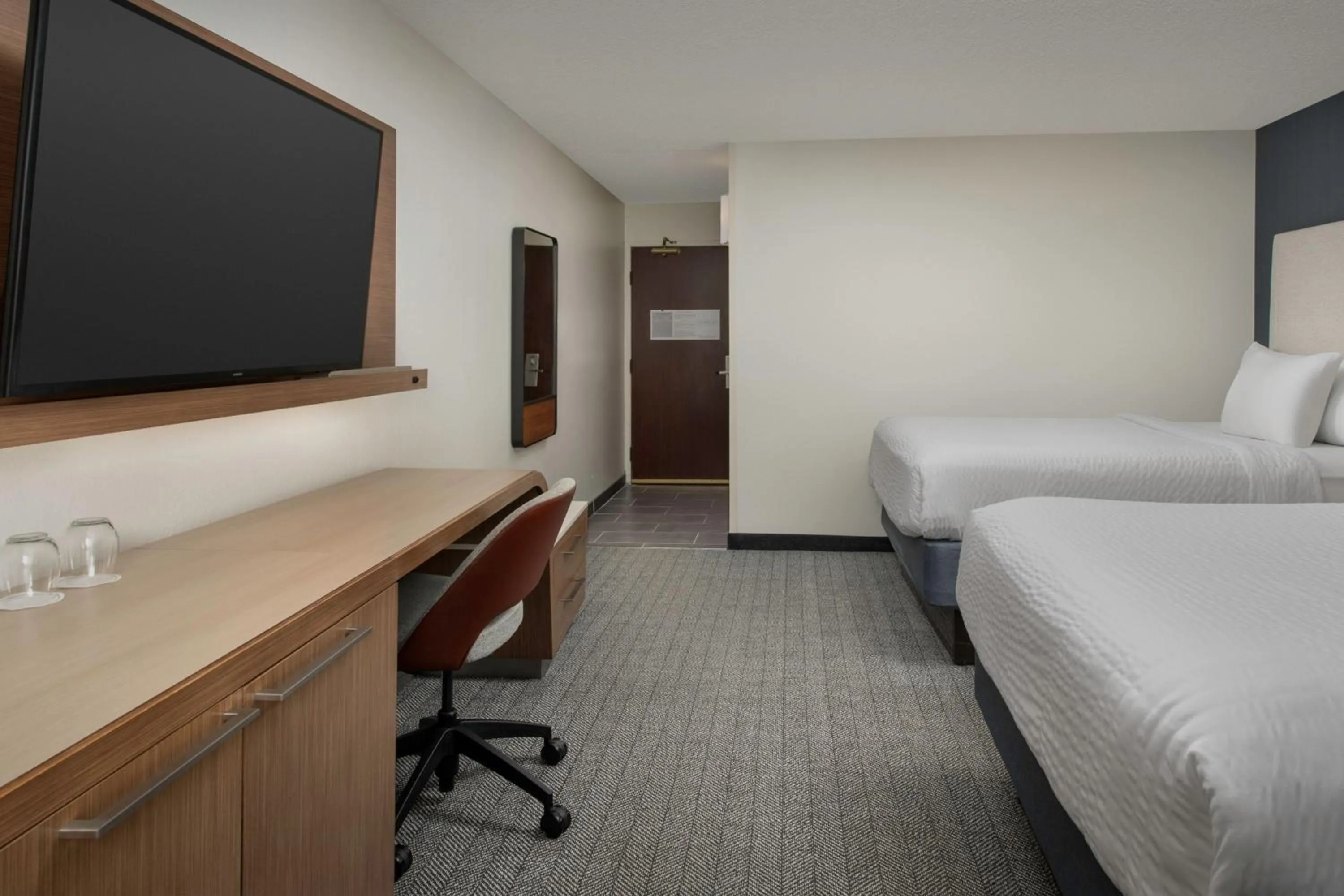 Photo of the whole room, Bed in Courtyard by Marriott Dothan