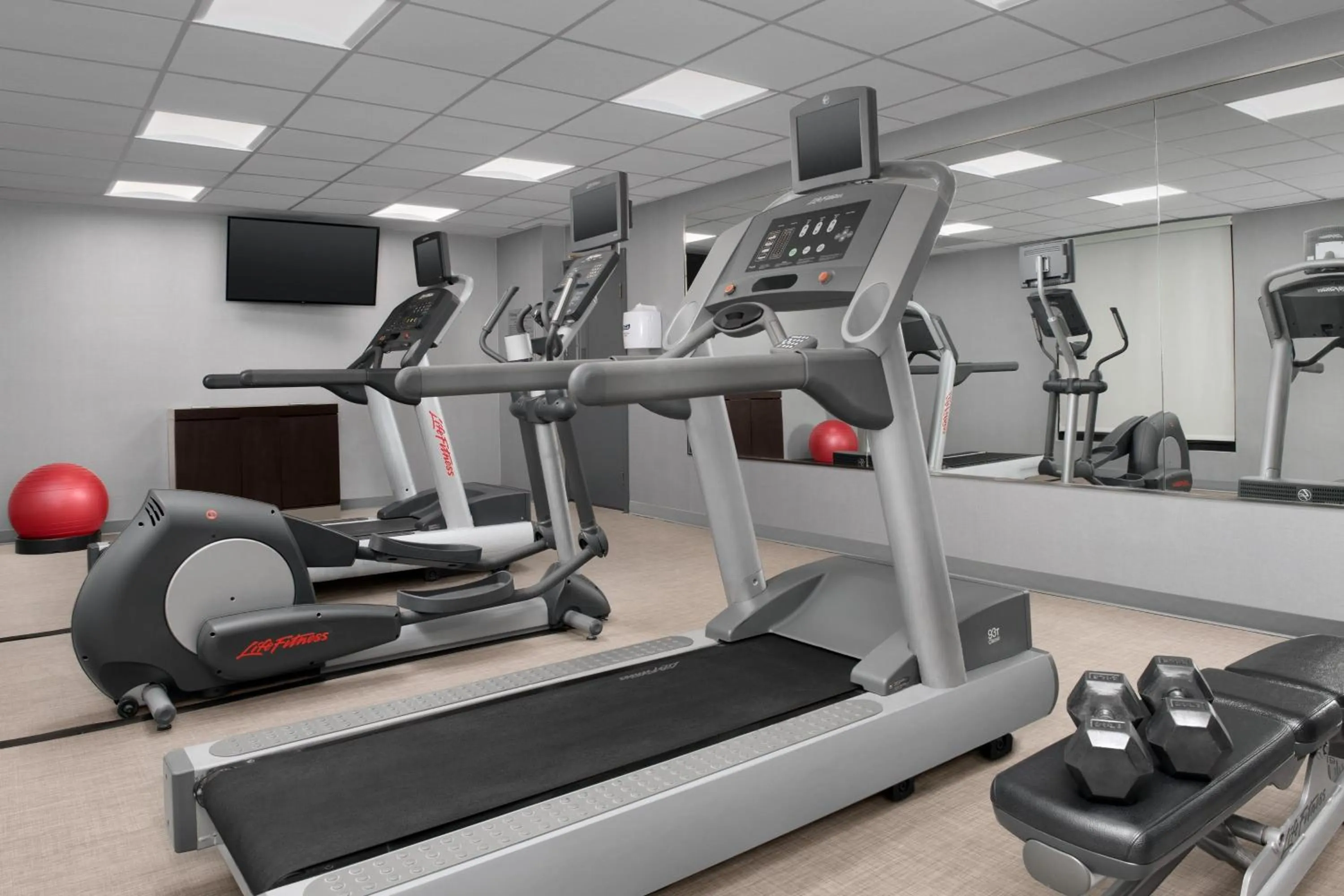 Fitness centre/facilities in Courtyard by Marriott Dothan