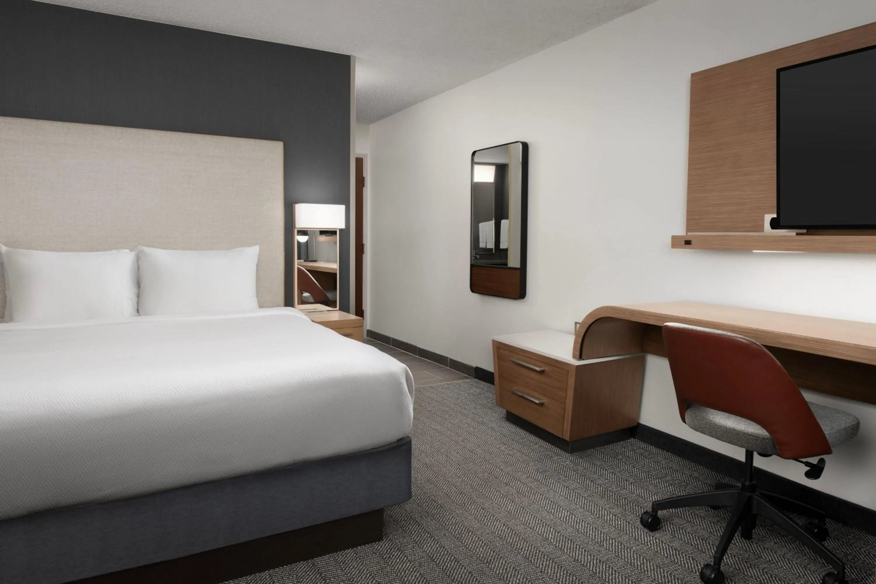 Photo of the whole room, Bed in Courtyard by Marriott Dothan