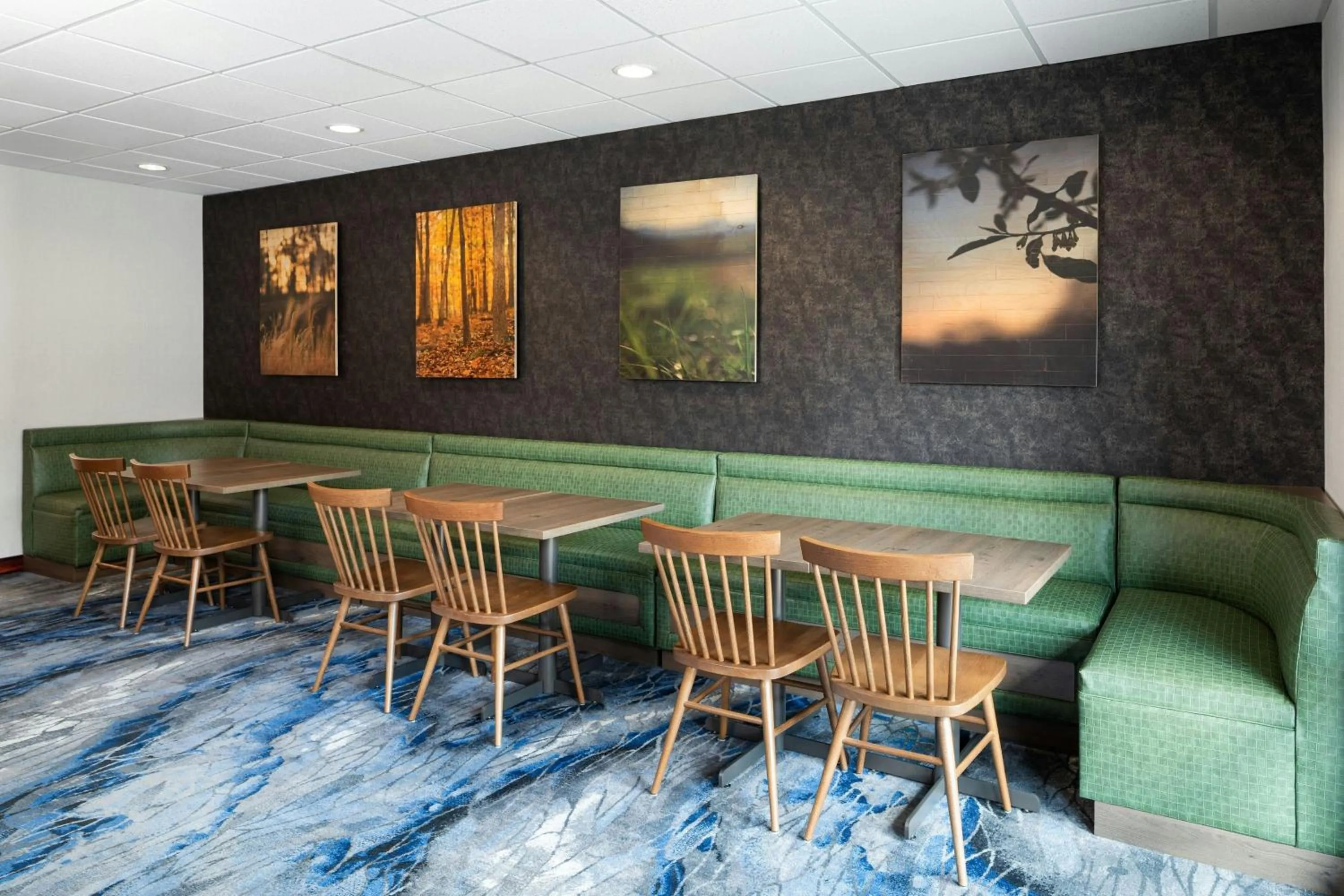 Breakfast in Fairfield Inn & Suites Marianna