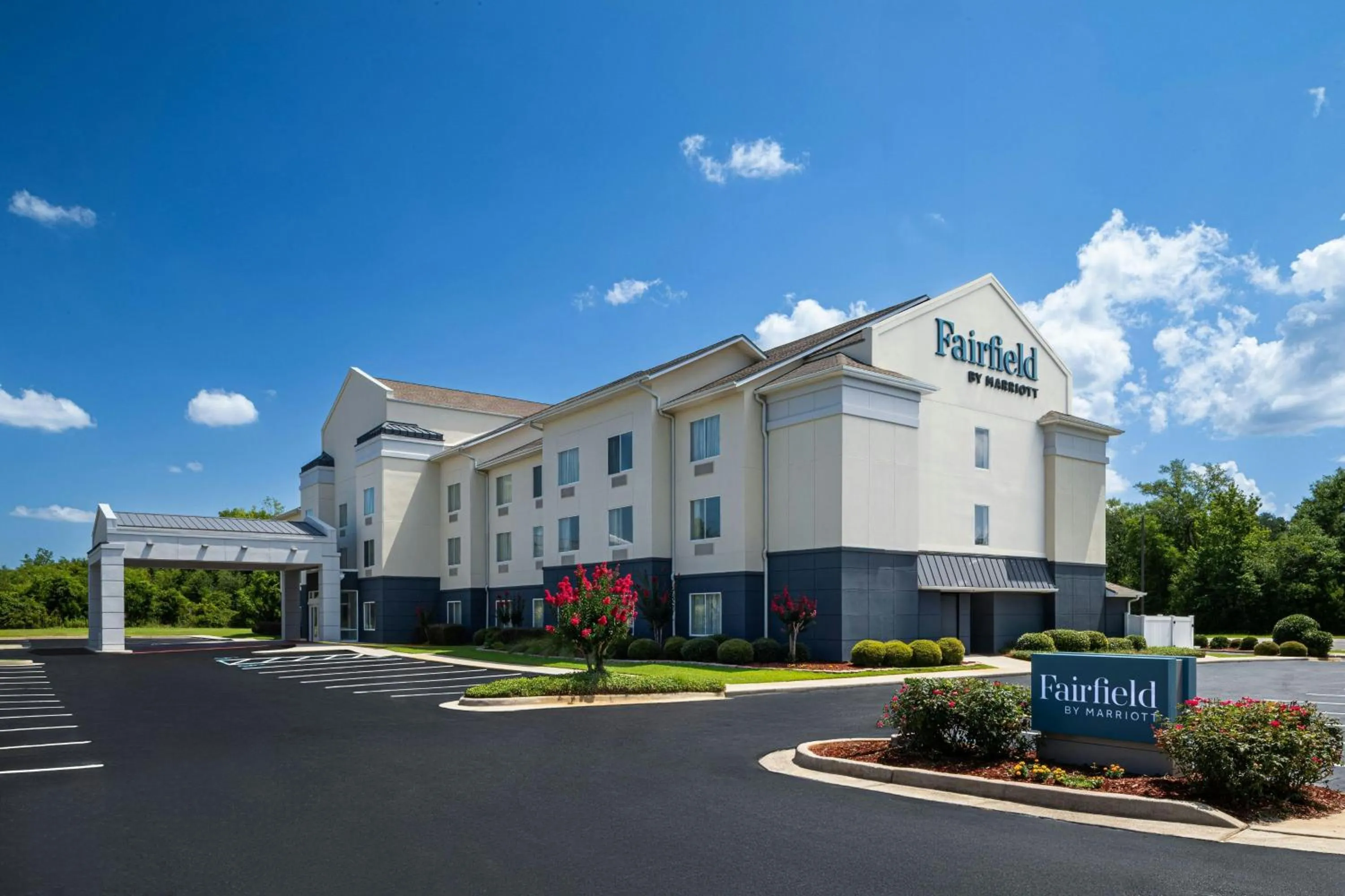 Property building in Fairfield Inn & Suites Marianna