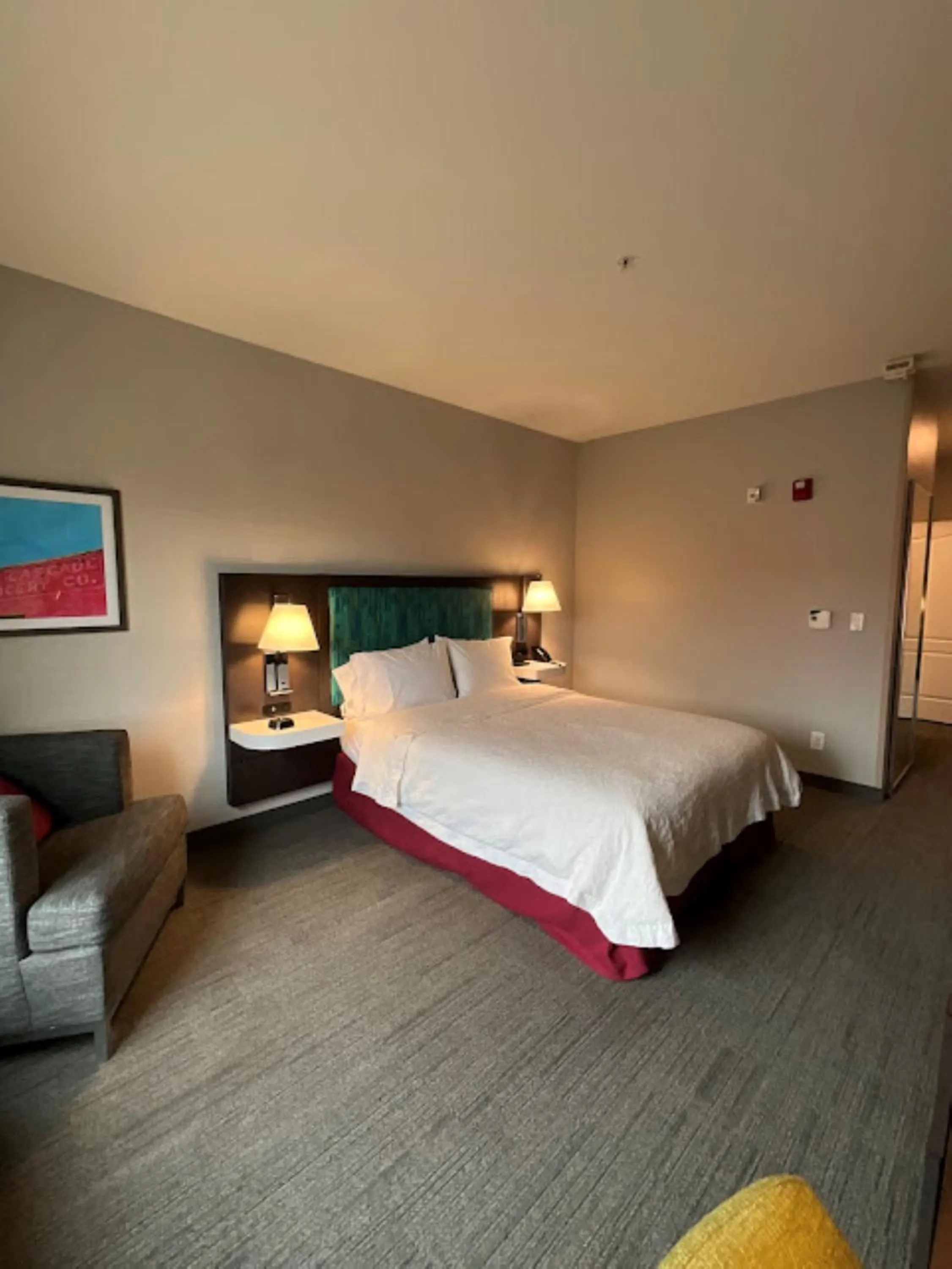 Bed in Hampton Inn by Hilton Montrose