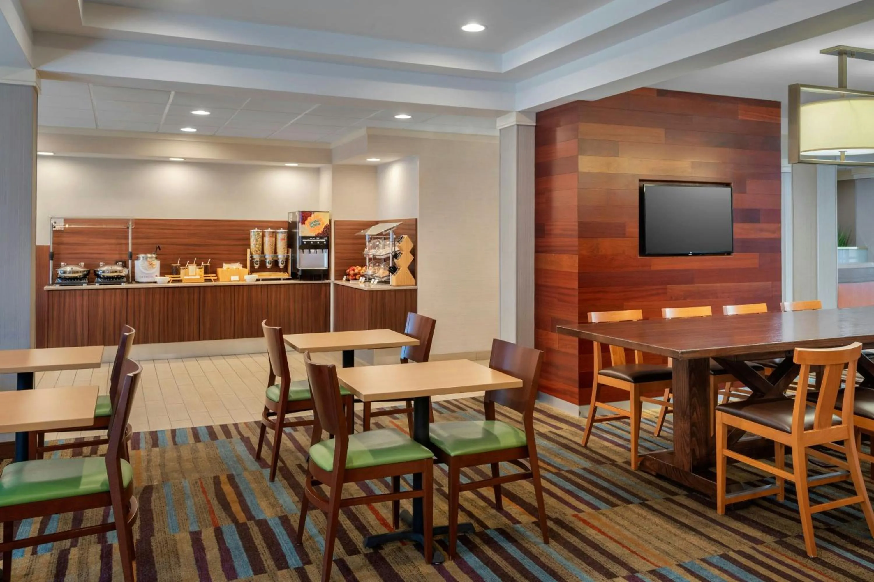 Breakfast in Fairfield Inn & Suites by Marriott Dover