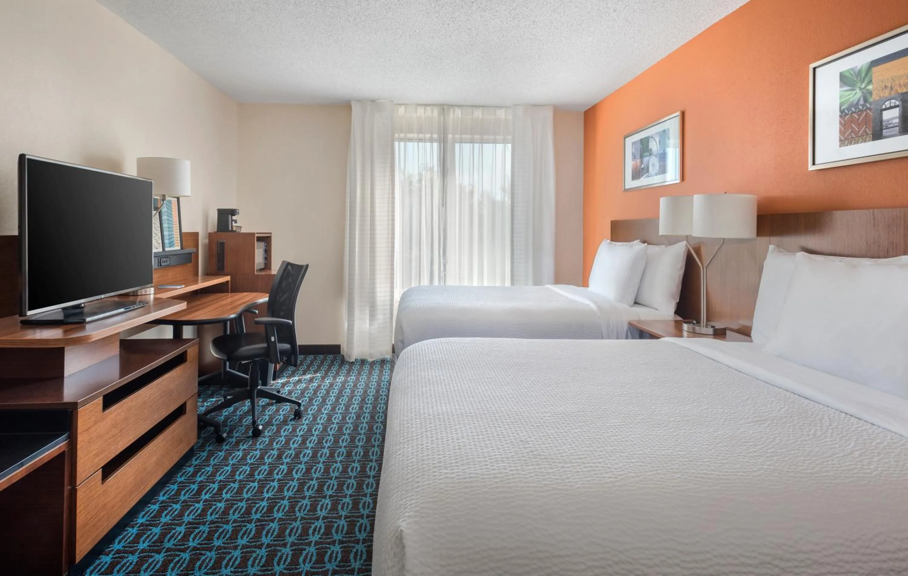 Communal lounge/ TV room, Bed in Fairfield Inn & Suites by Marriott Dover