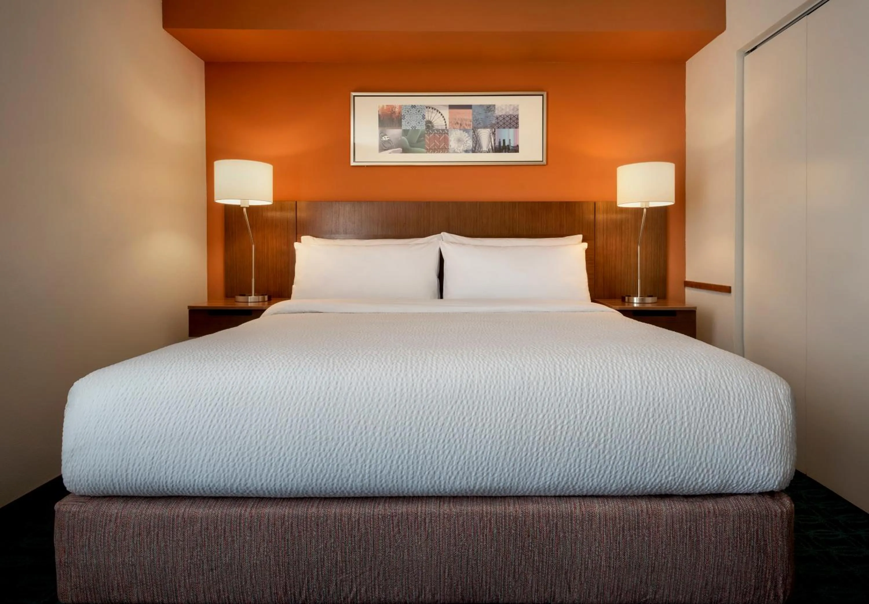Bed in Fairfield Inn & Suites by Marriott Dover