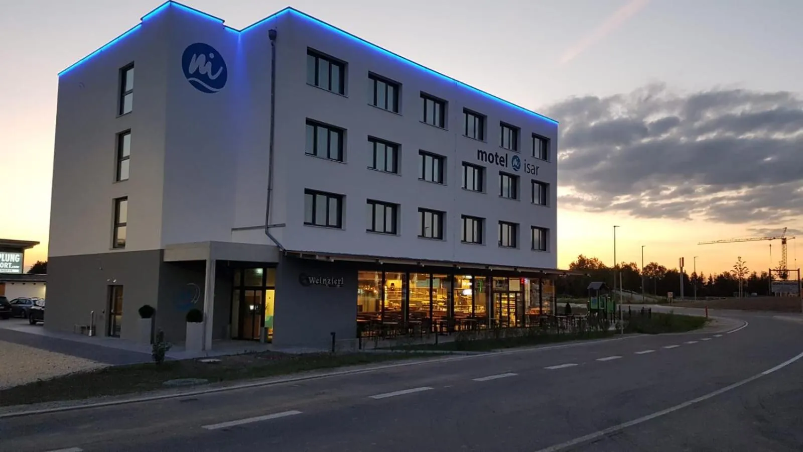 Property building in motel isar | 24h/7 checkin
