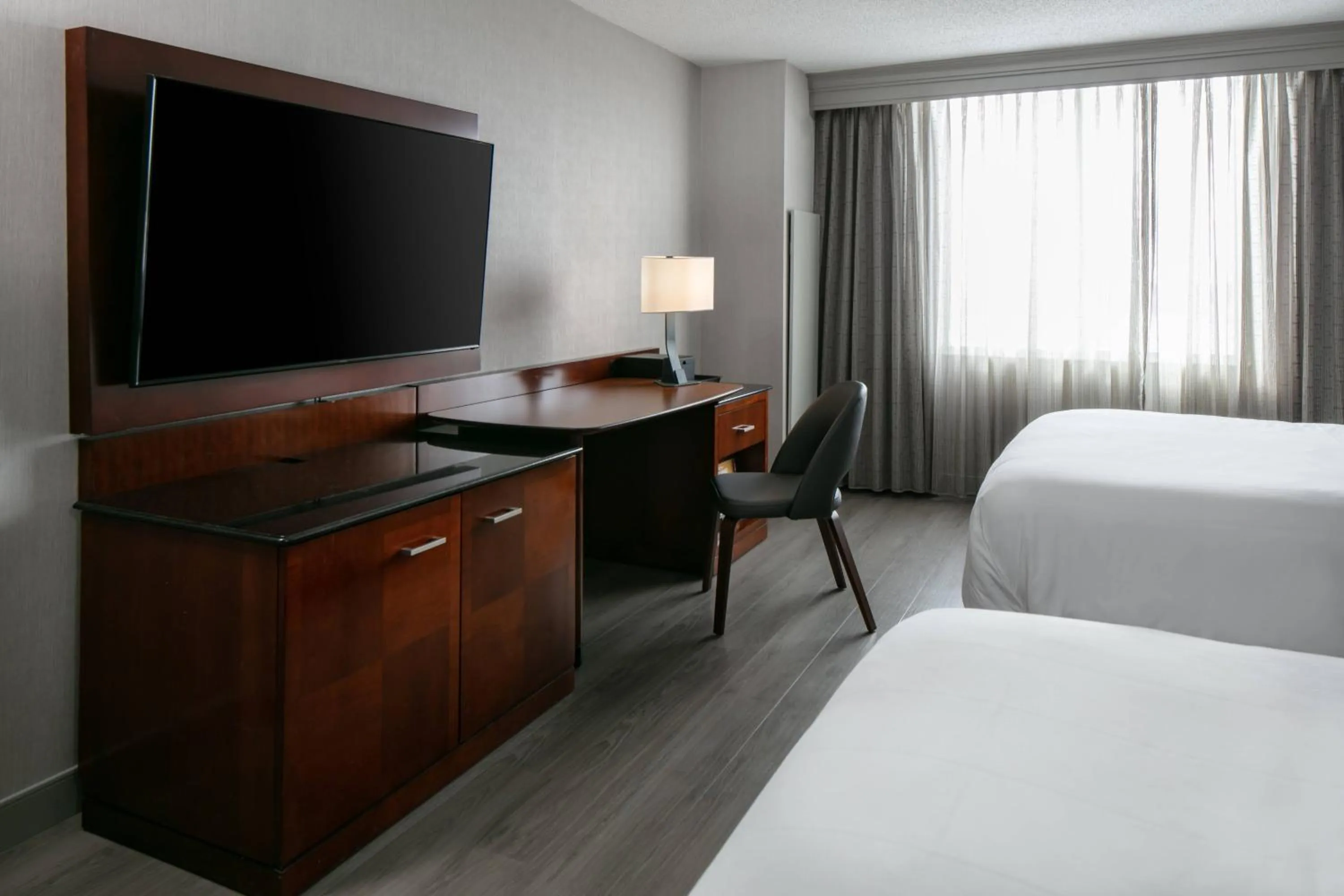 Photo of the whole room, Bed in West Des Moines Marriott