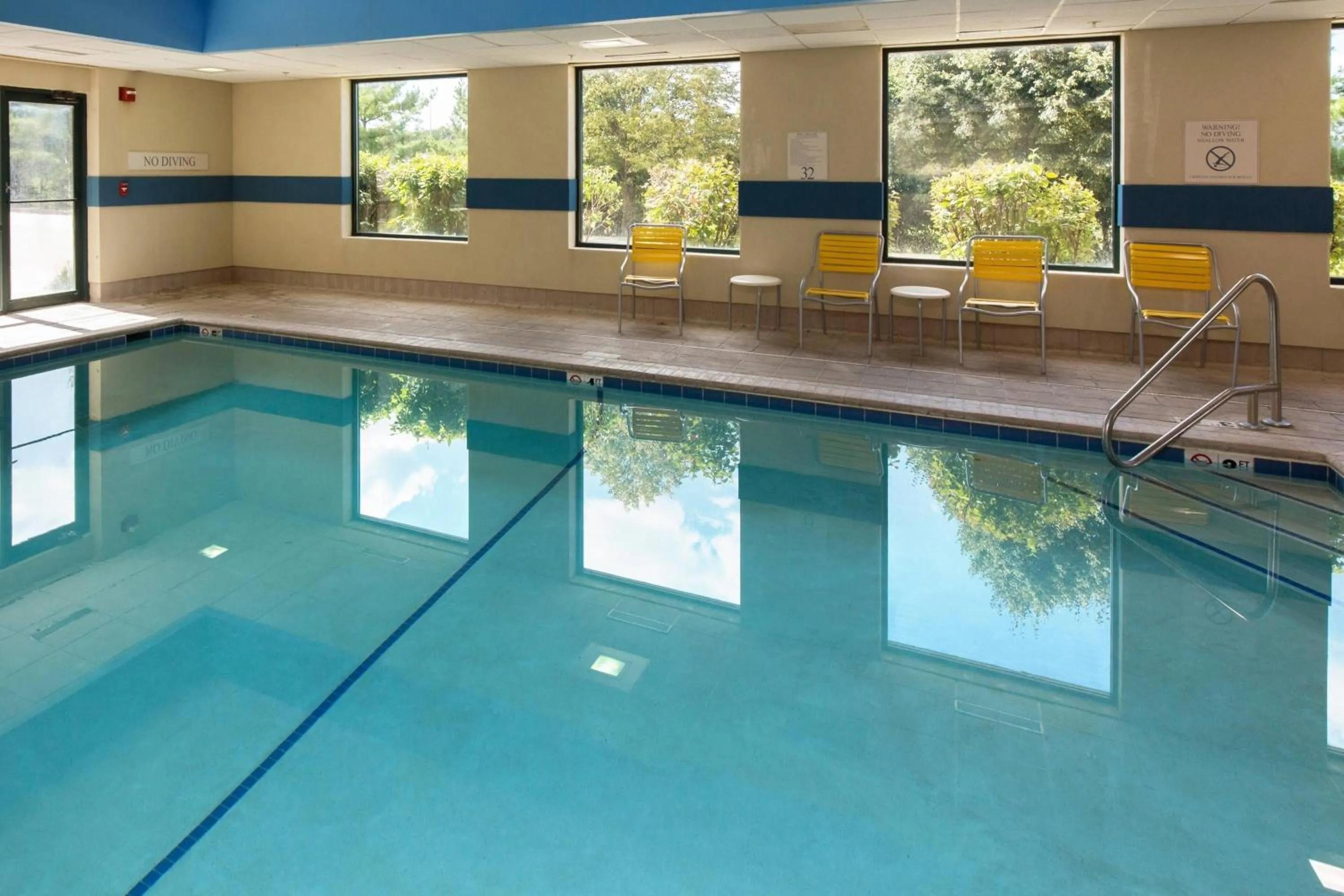 Swimming pool in Fairfield Inn & Suites Des Moines West