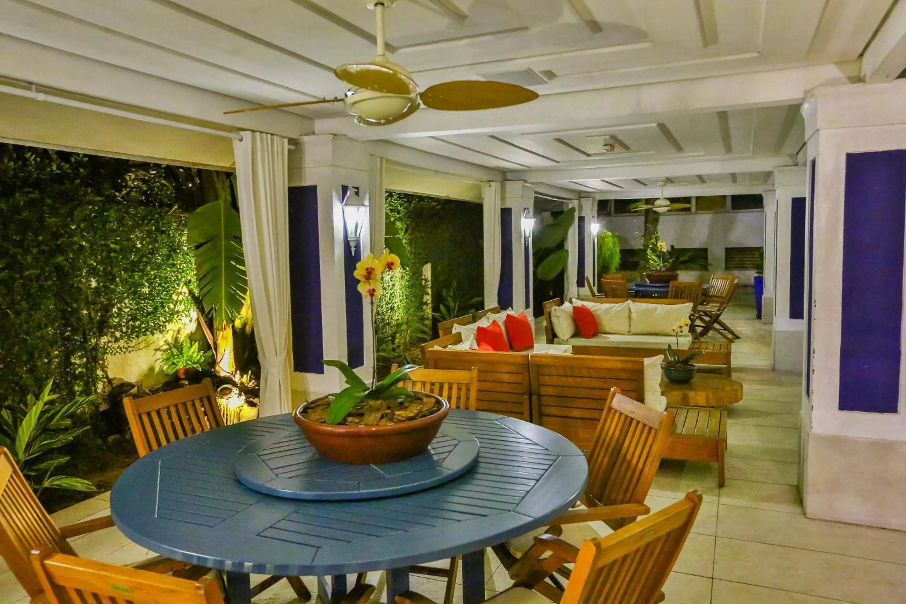 Balcony/Terrace in Sun Valley Marília by Atlantica