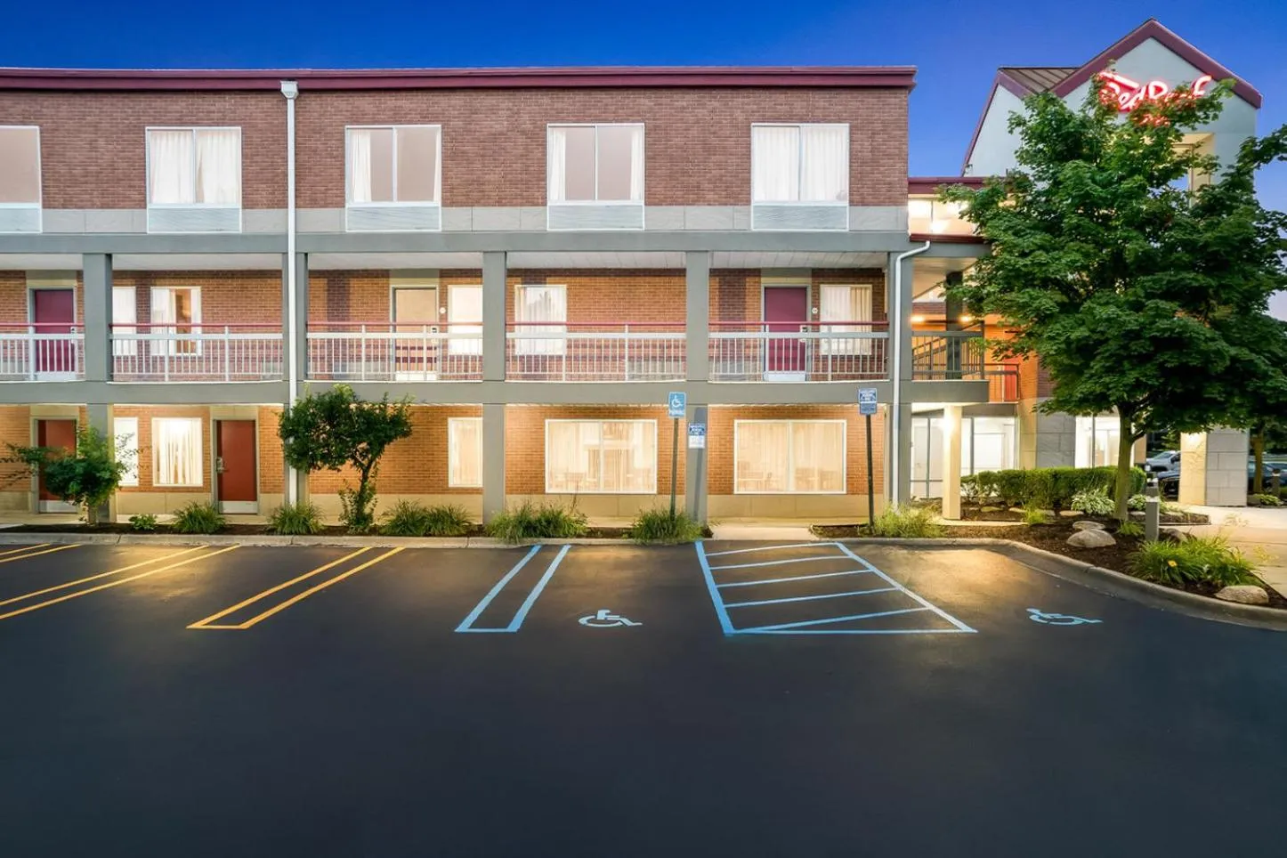 Property building in Red Roof Inn Auburn Hills