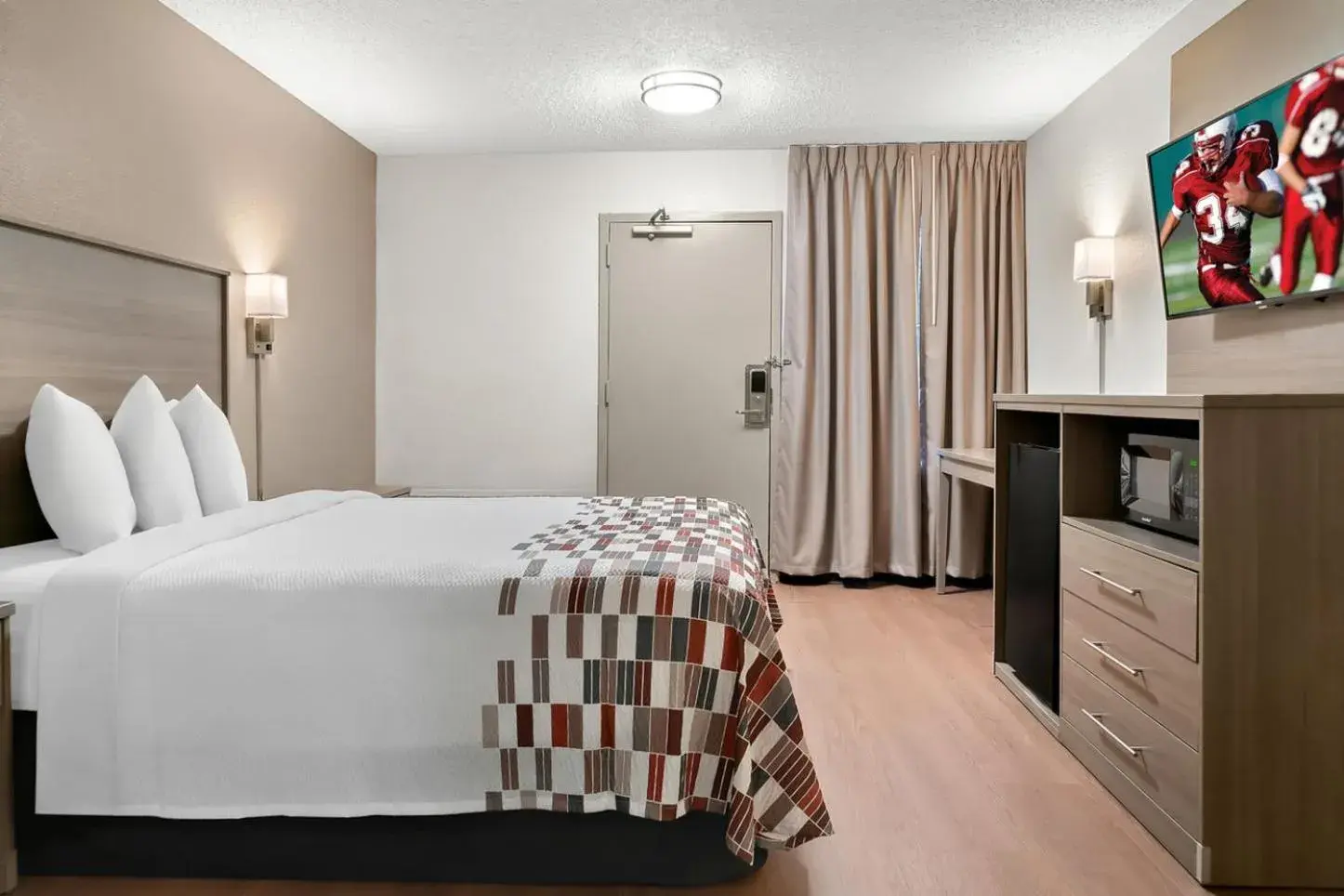 Deluxe Queen Room Disability Access Non-Smoking in Red Roof Inn Auburn Hills Deluxe Queen Room Disability Access Non-Smoking in Red Roof Inn Auburn Hills