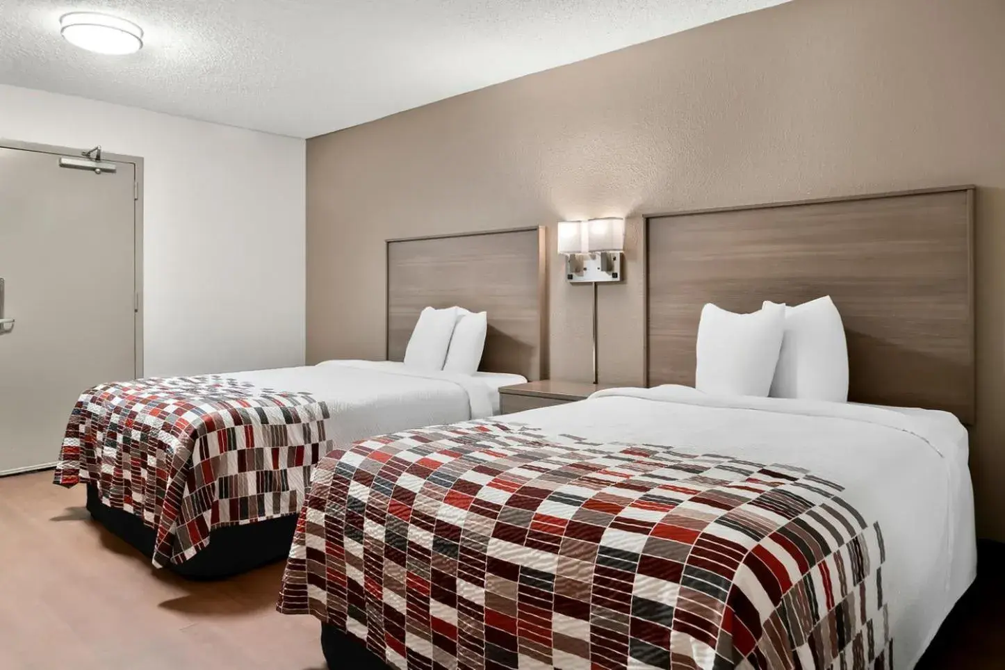 Photo of the whole room, Bed in Red Roof Inn Auburn Hills Photo of the whole room, Bed in Red Roof Inn Auburn Hills