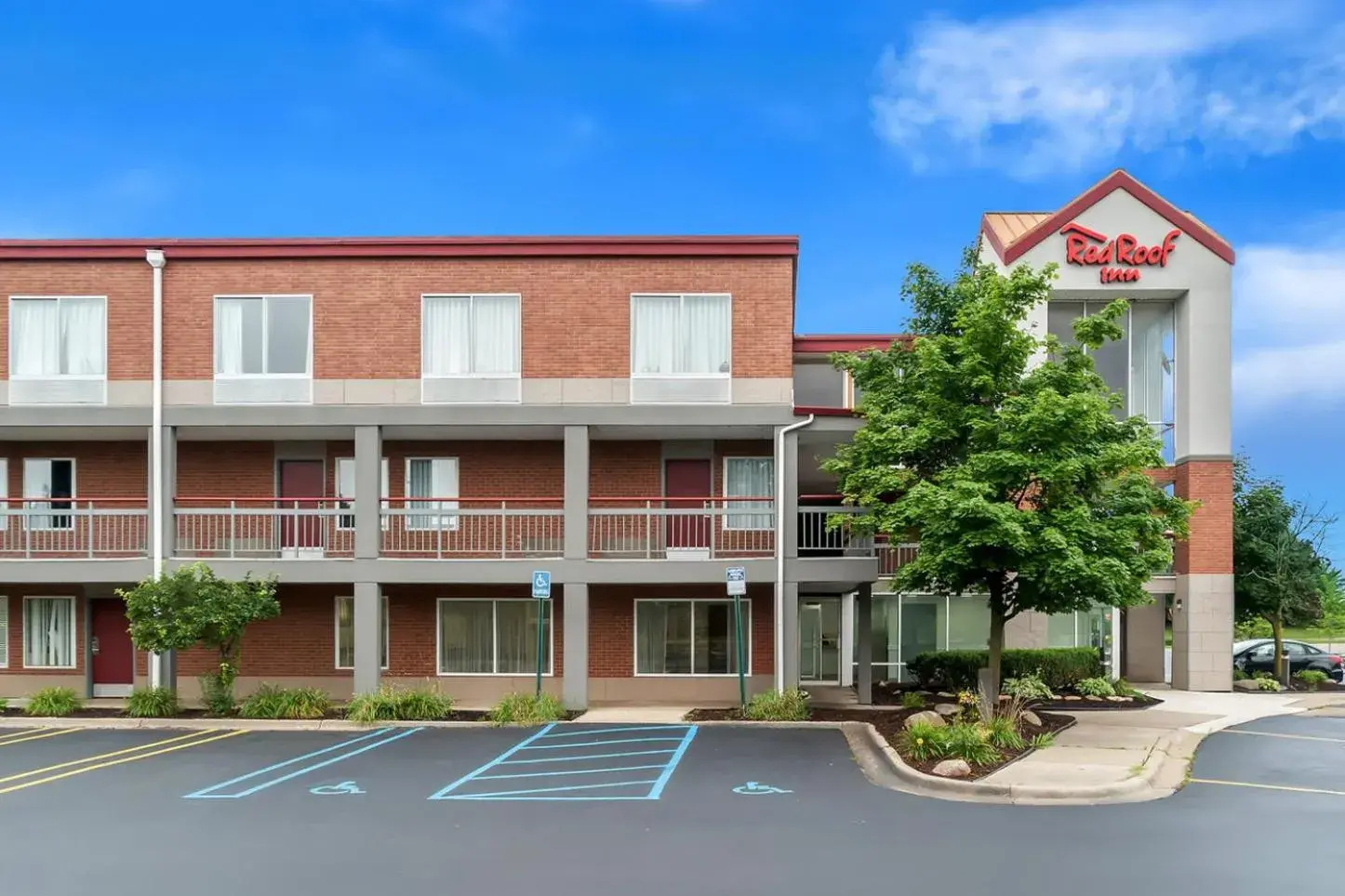 Property building in Red Roof Inn Auburn Hills Property building in Red Roof Inn Auburn Hills