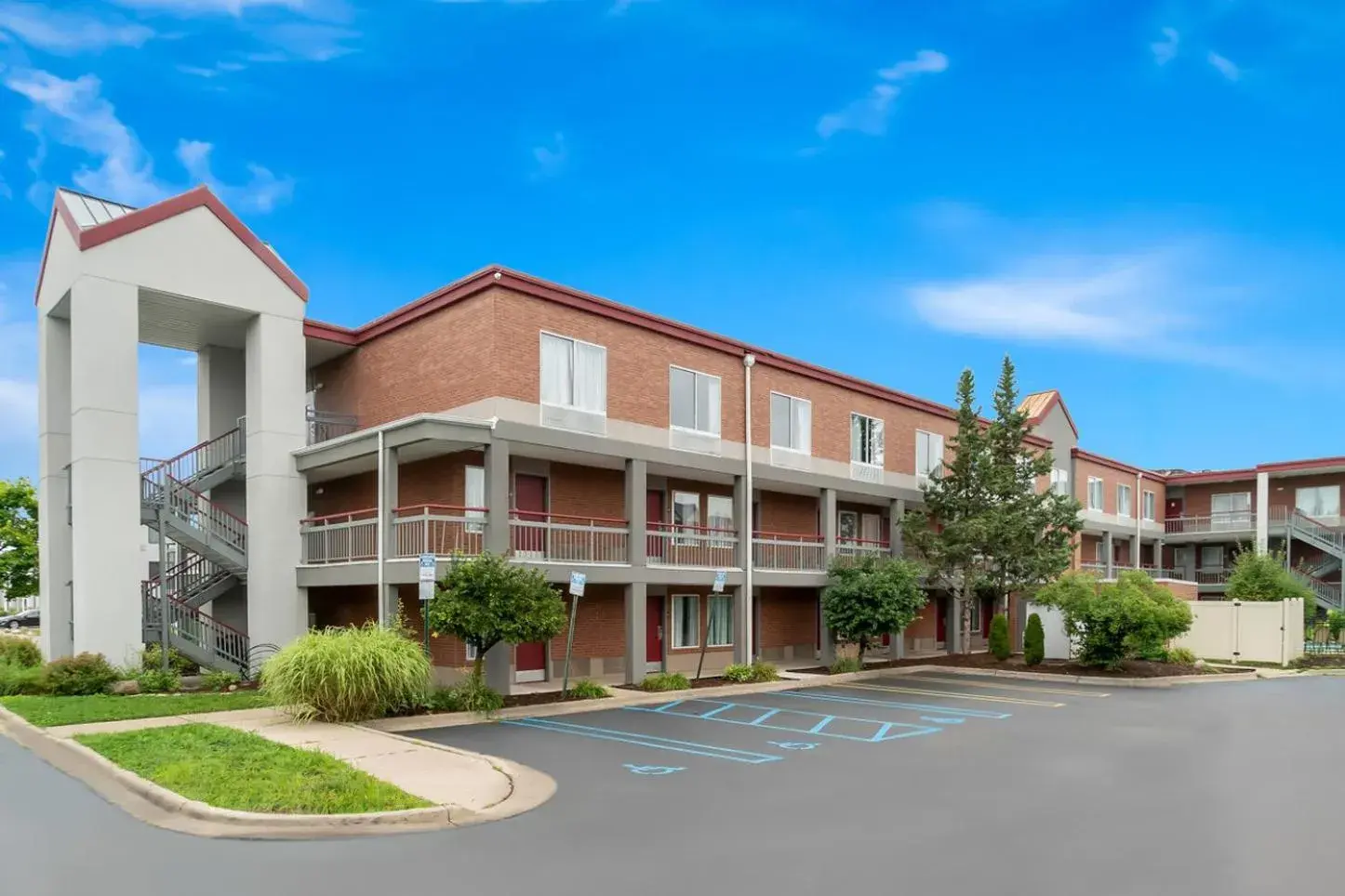 Property building in Red Roof Inn Auburn Hills Property building in Red Roof Inn Auburn Hills
