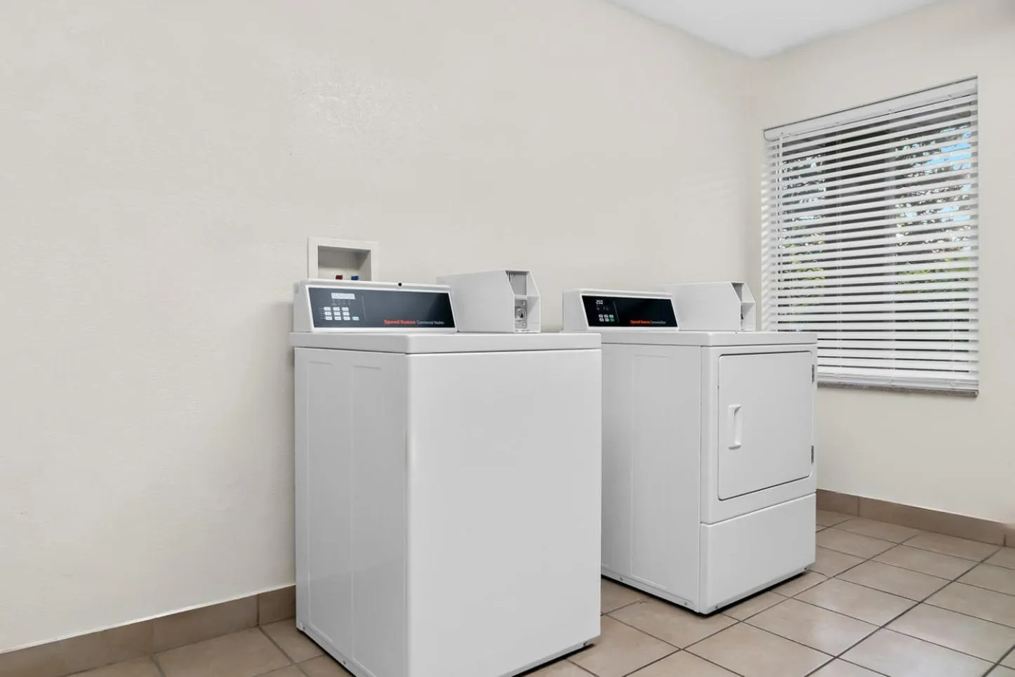 laundry in Red Roof Inn Auburn Hills