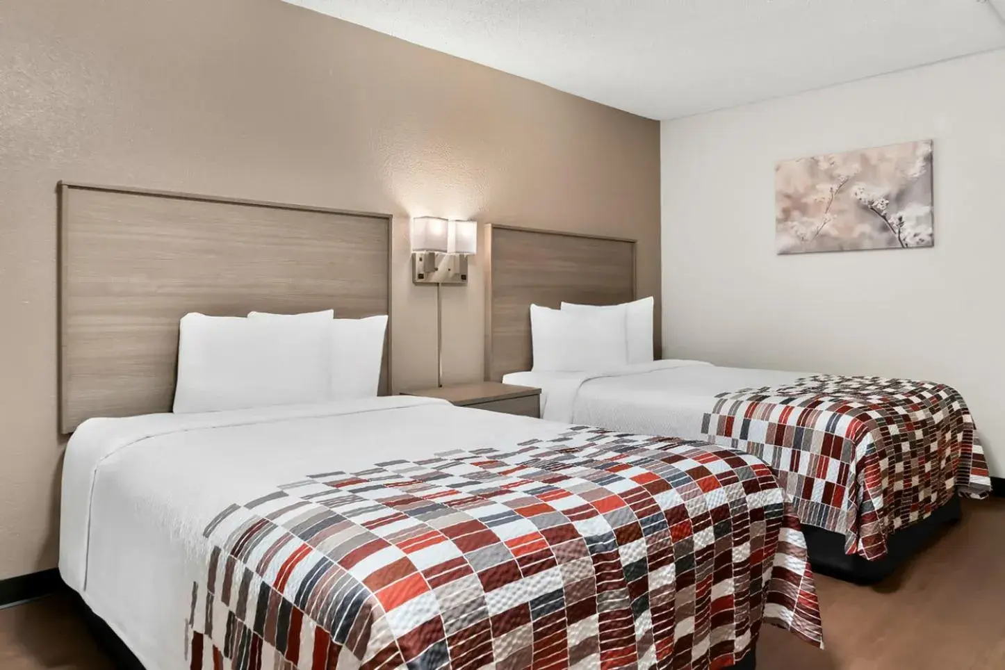 Photo of the whole room, Bed in Red Roof Inn Auburn Hills Photo of the whole room, Bed in Red Roof Inn Auburn Hills