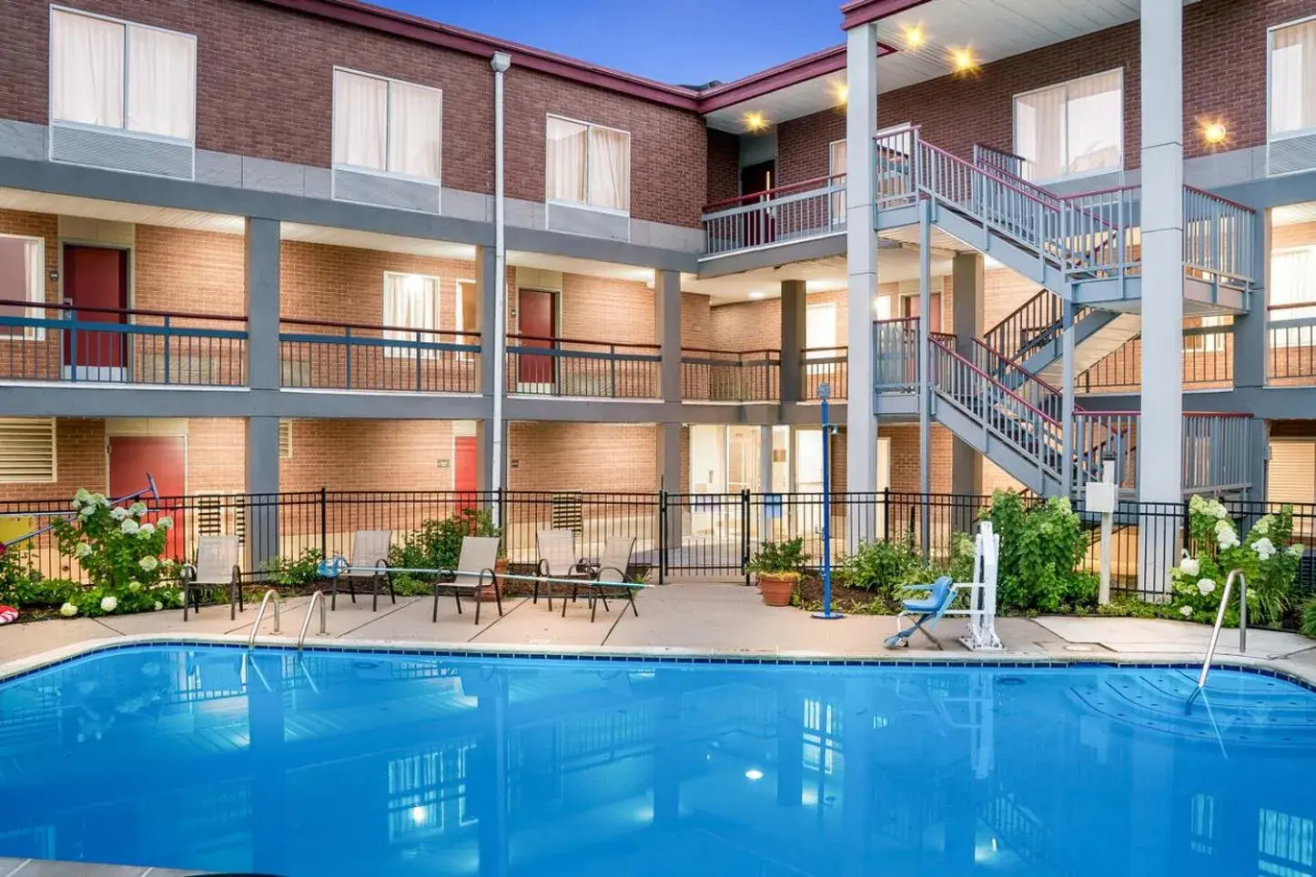 Swimming pool in Red Roof Inn Auburn Hills Swimming pool in Red Roof Inn Auburn Hills