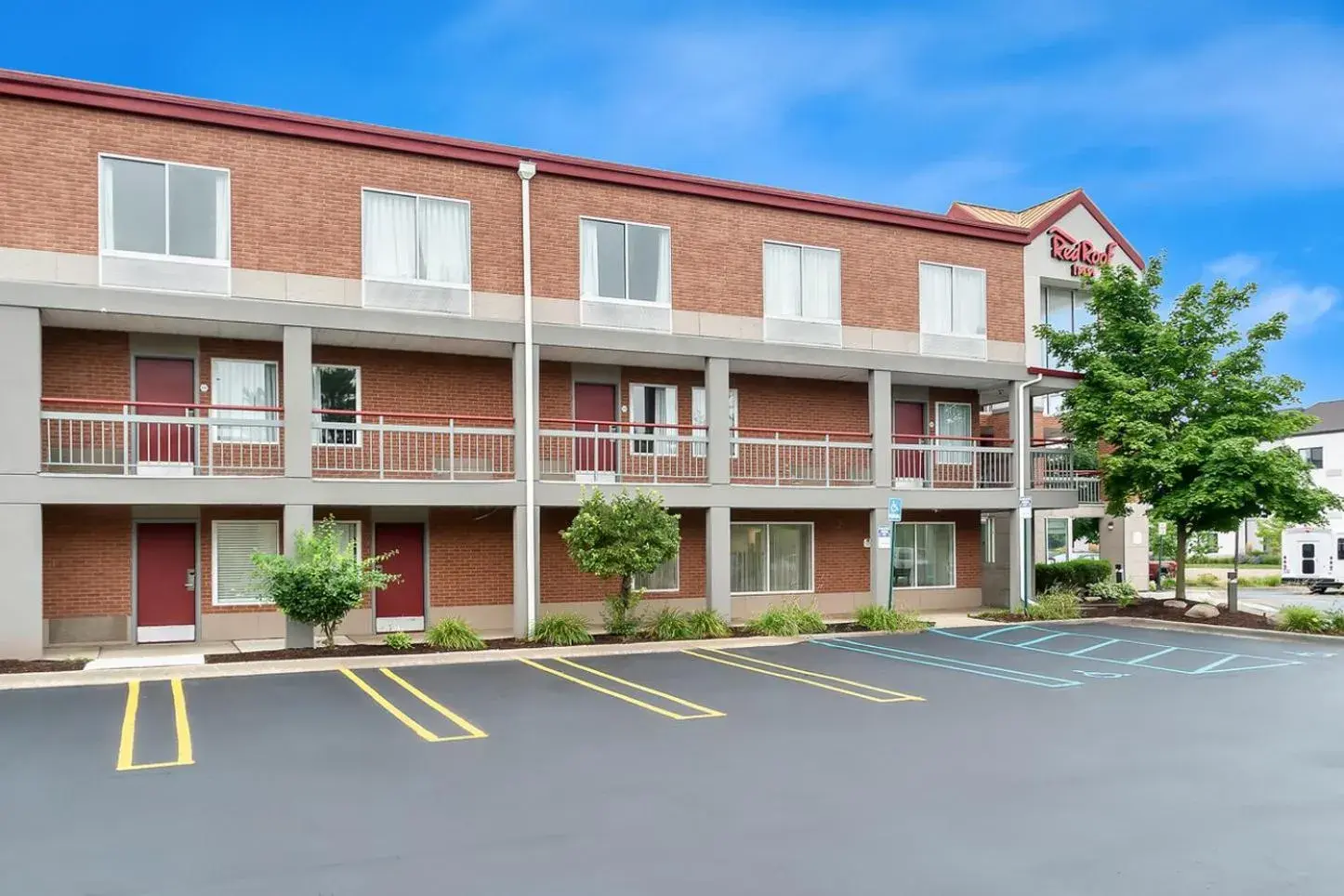 Property building in Red Roof Inn Auburn Hills Property building in Red Roof Inn Auburn Hills