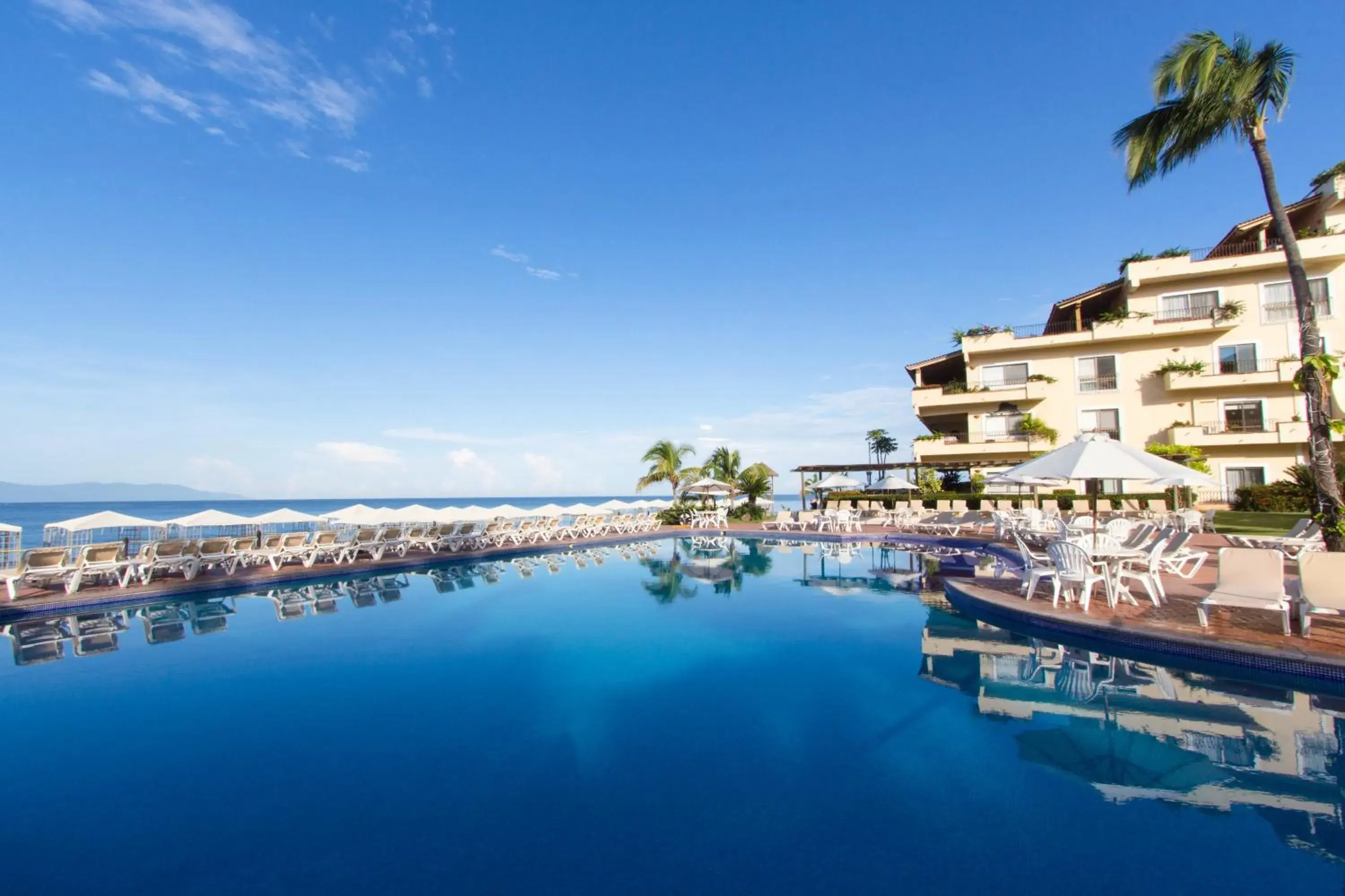 Swimming pool in Velas Vallarta Suite Resort All-Inclusive Swimming pool in Velas Vallarta Suite Resort All-Inclusive