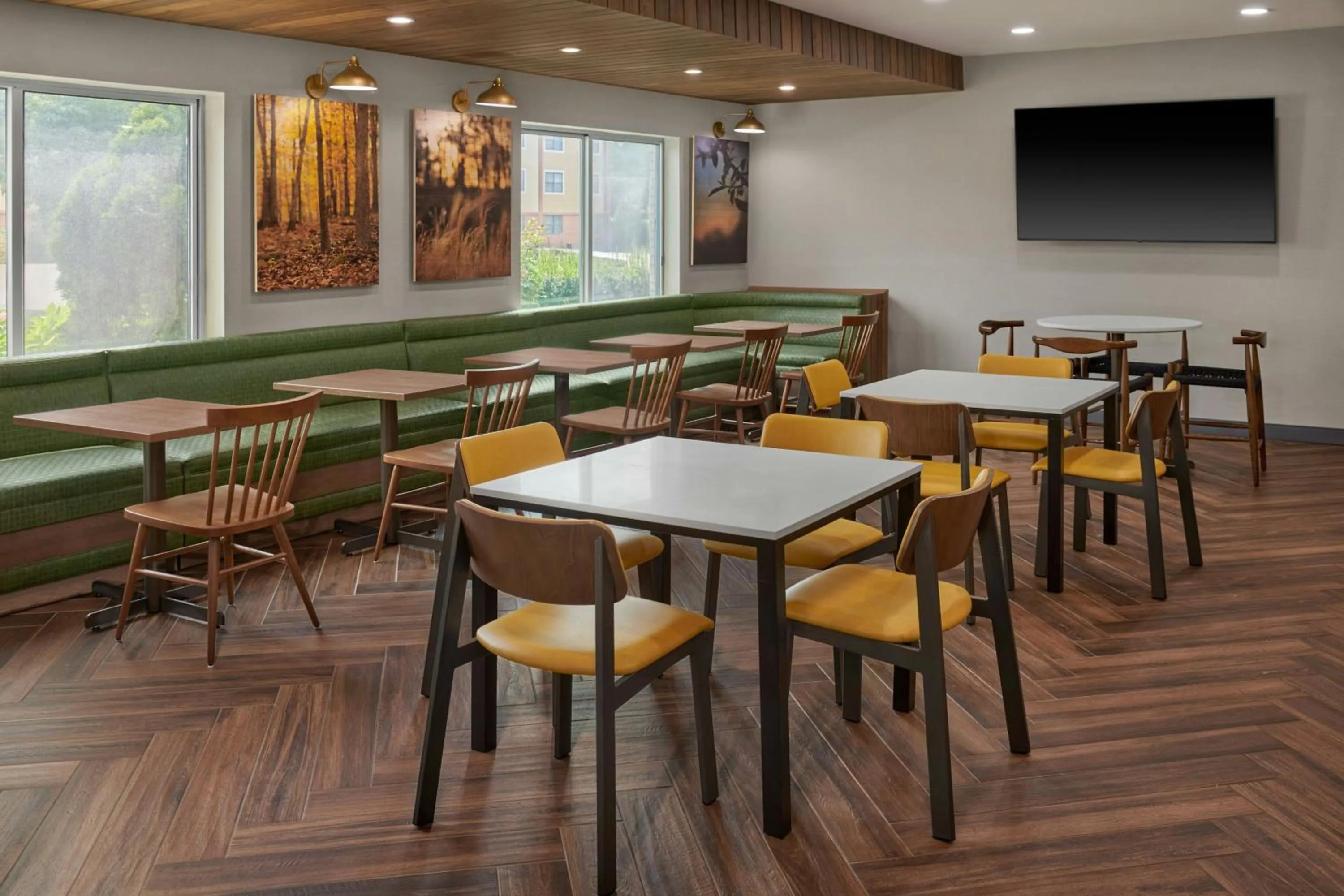 Breakfast in Fairfield Inn & Suites Detroit Farmington Hills