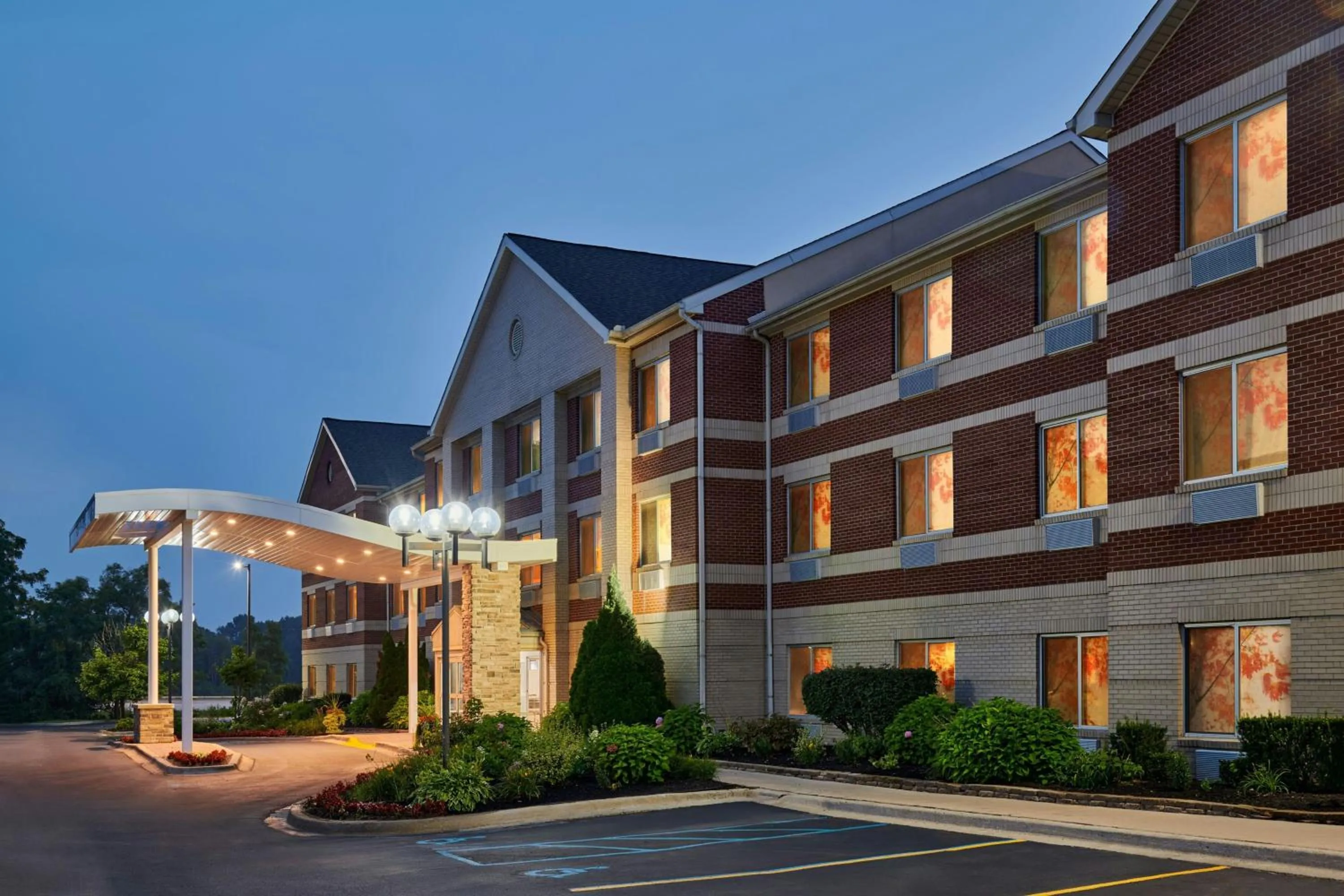 Property building in Fairfield Inn & Suites Detroit Farmington Hills