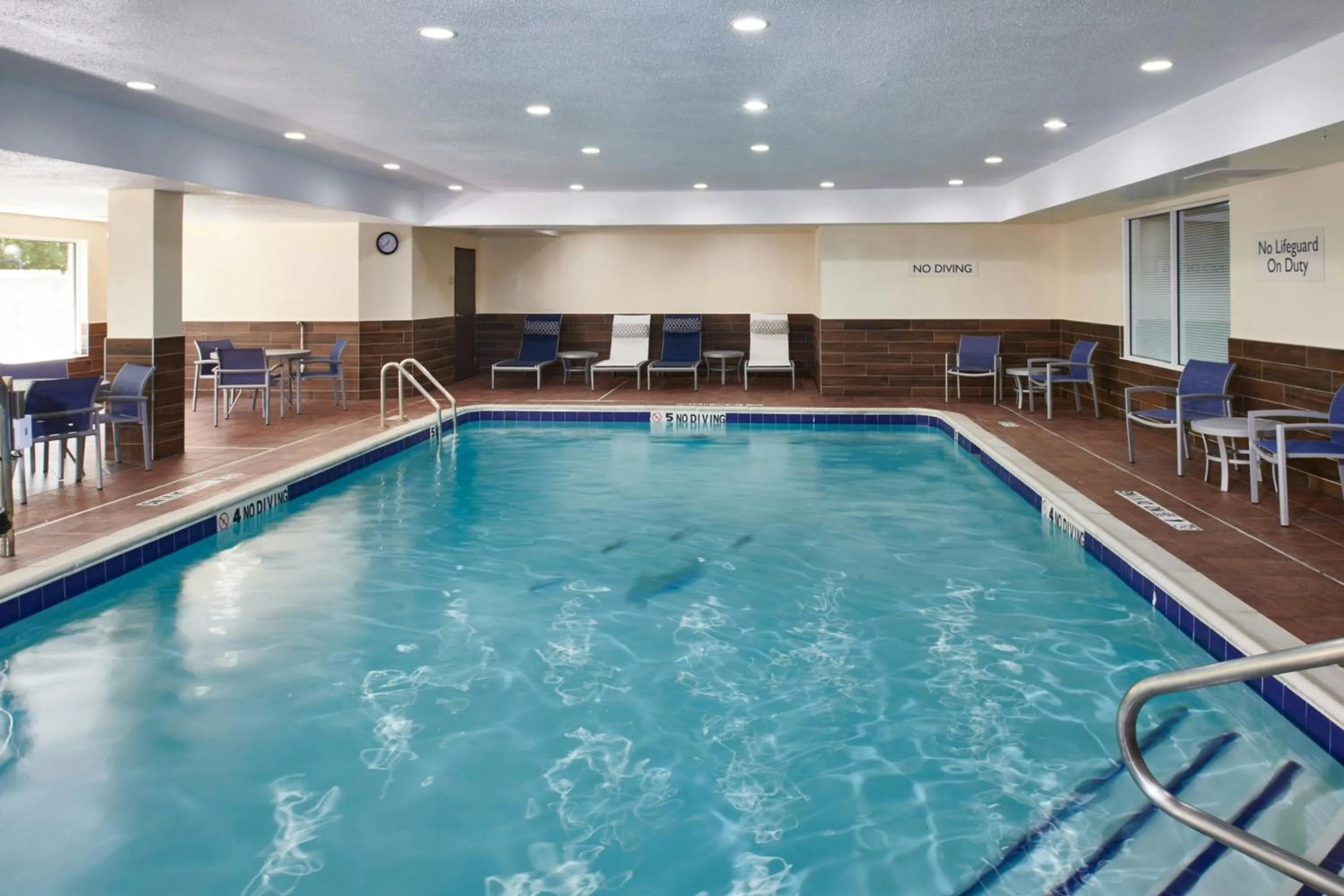 Swimming pool in Fairfield Inn & Suites Detroit Livonia