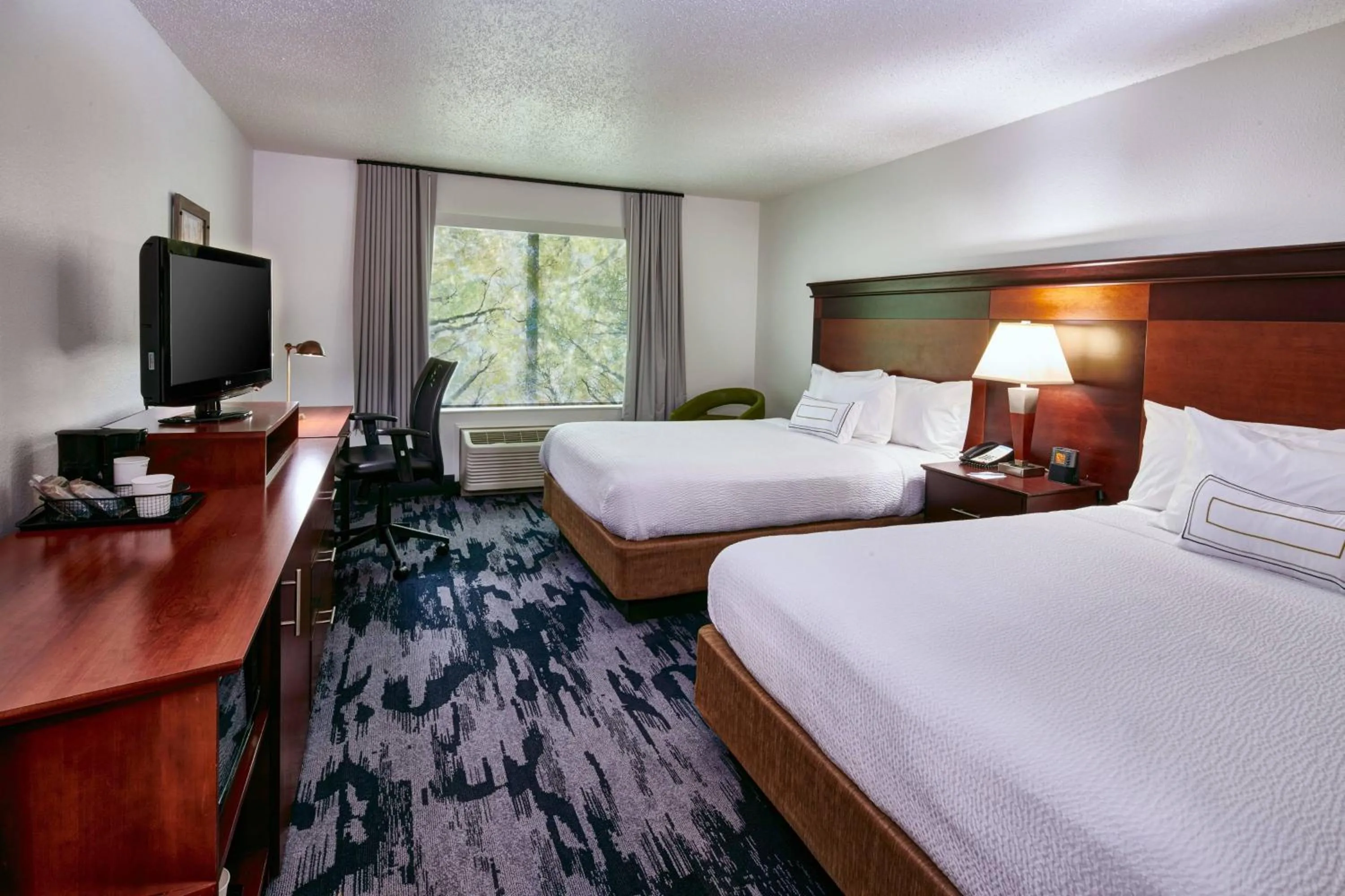 Photo of the whole room, Bed in Fairfield Inn & Suites Detroit Livonia