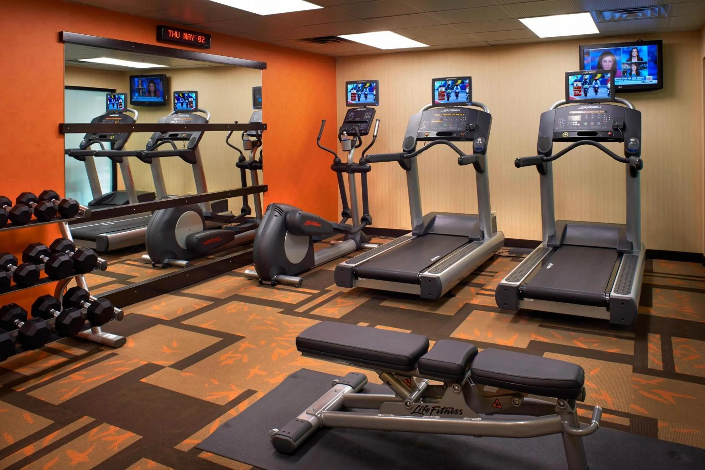 Fitness centre/facilities in Courtyard Detroit Utica