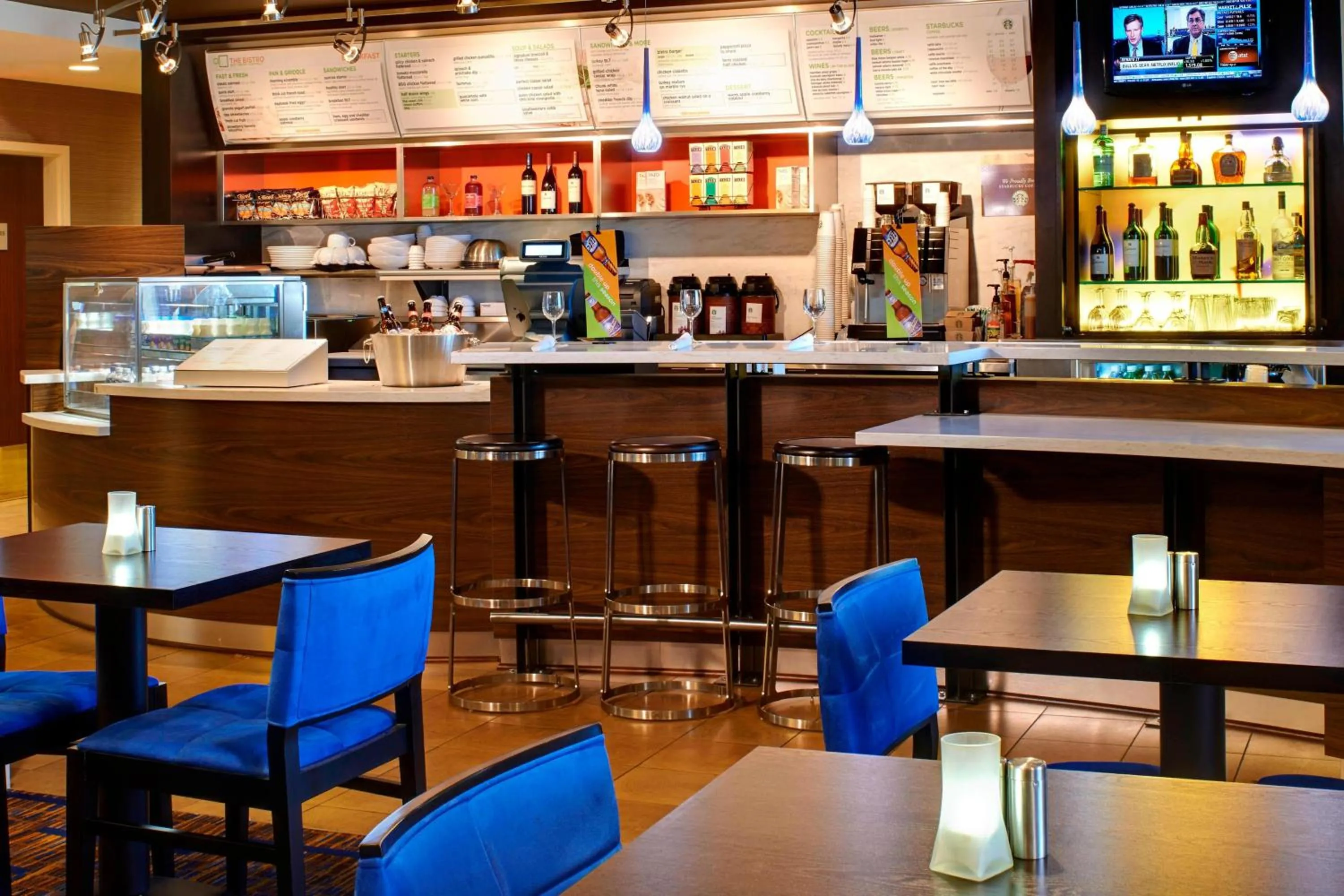 Restaurant/places to eat in Courtyard Detroit Utica