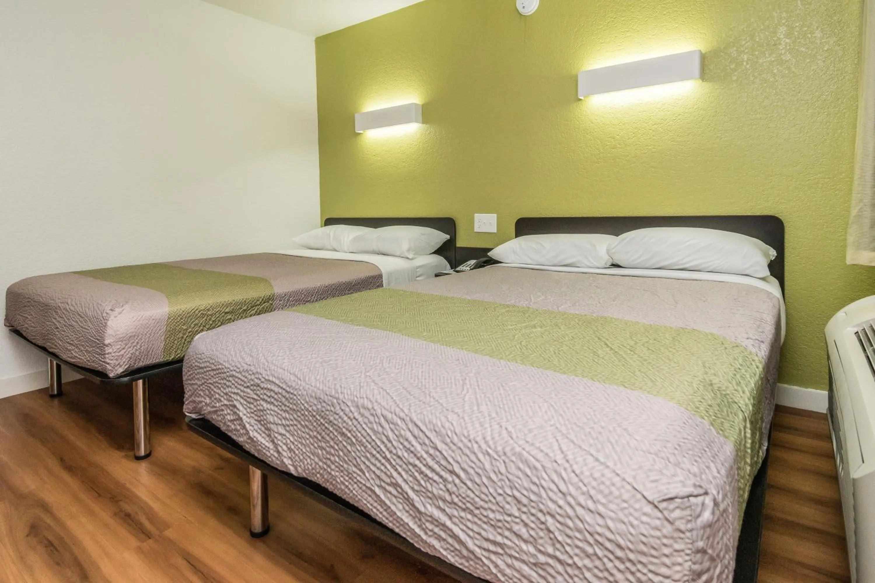 Bed in Motel 6 Fort Worth, TX - North