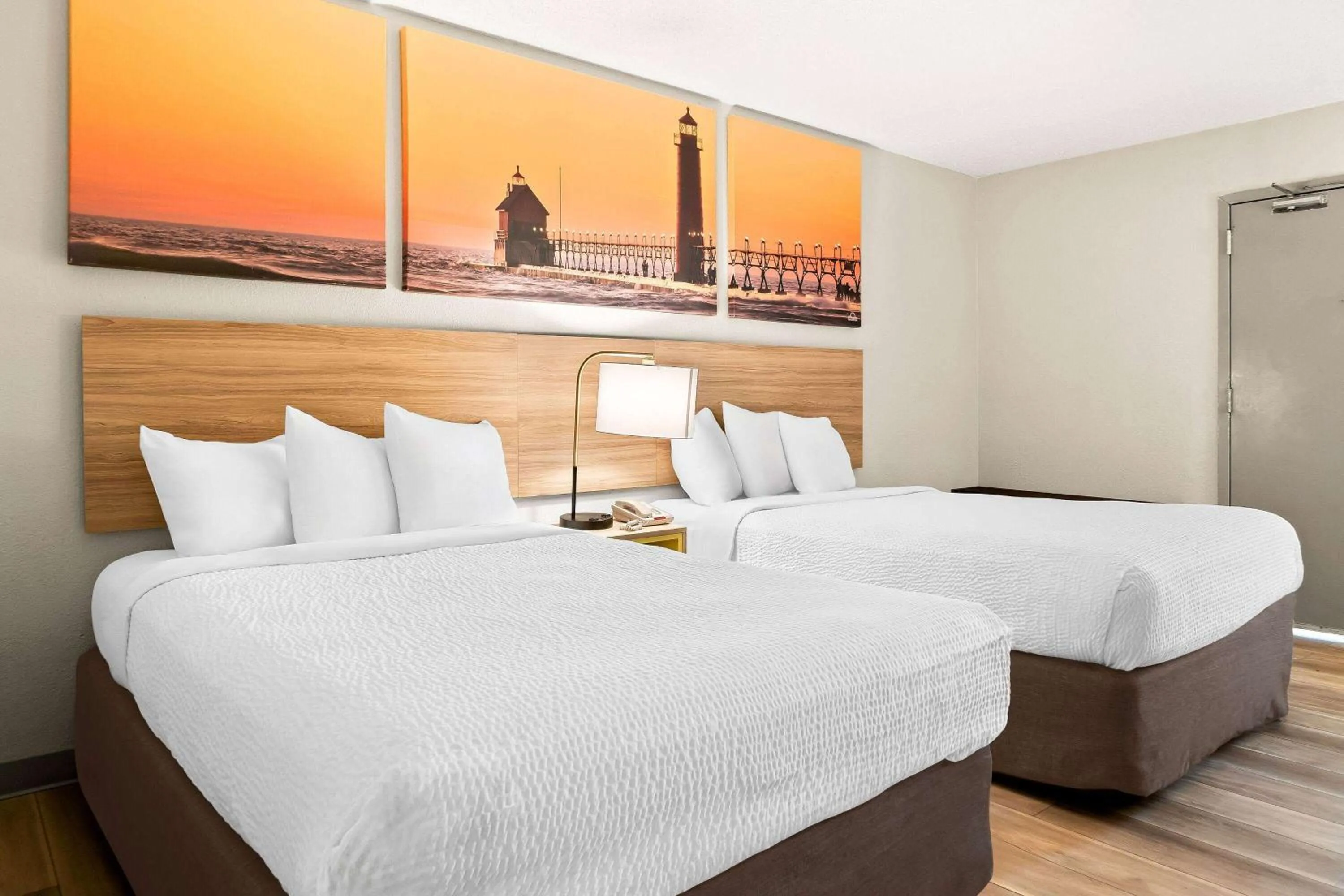 Bed in Days Inn & Suites by Wyndham Warren