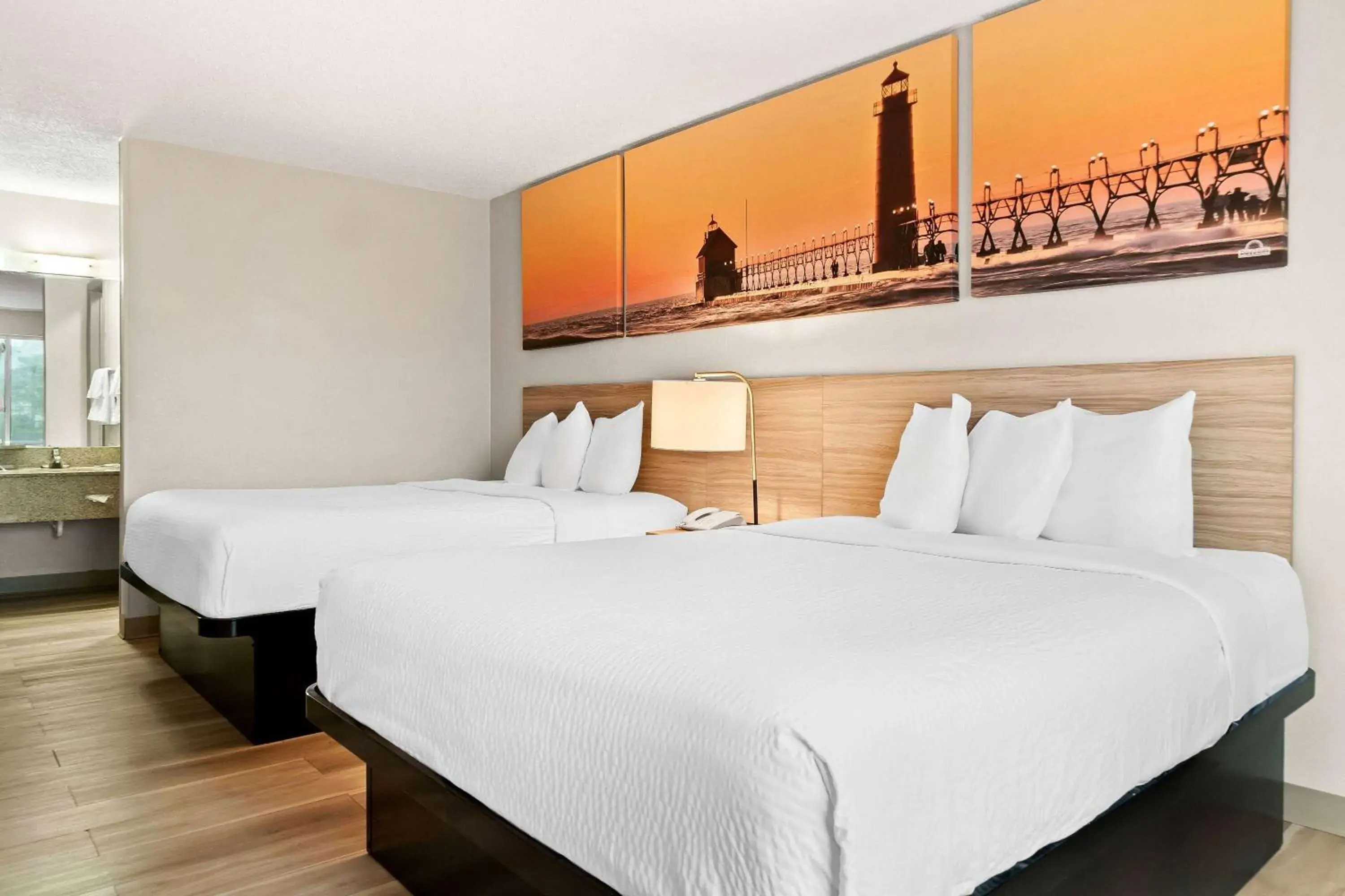 Bed in Days Inn & Suites by Wyndham Warren Bed in Days Inn & Suites by Wyndham Warren