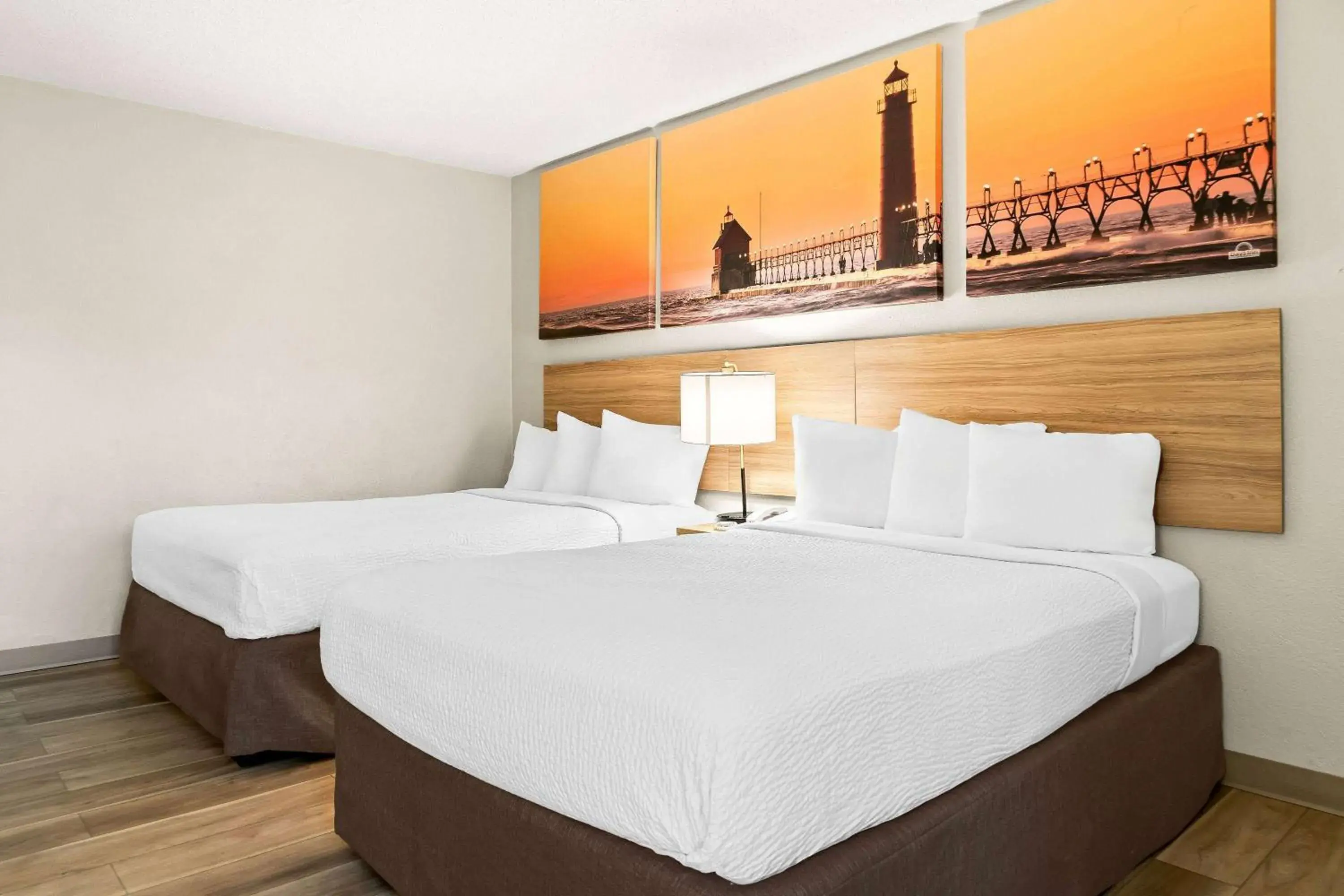 Bed in Days Inn & Suites by Wyndham Warren Bed in Days Inn & Suites by Wyndham Warren